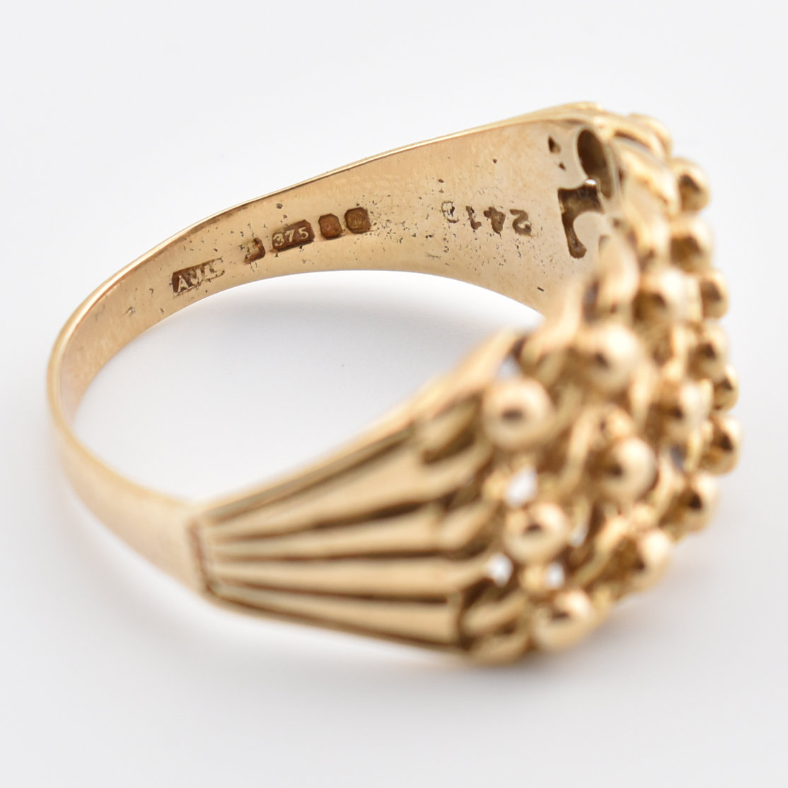 HALLMARKED 9CT GOLD KEEPERS RING - Image 2 of 8