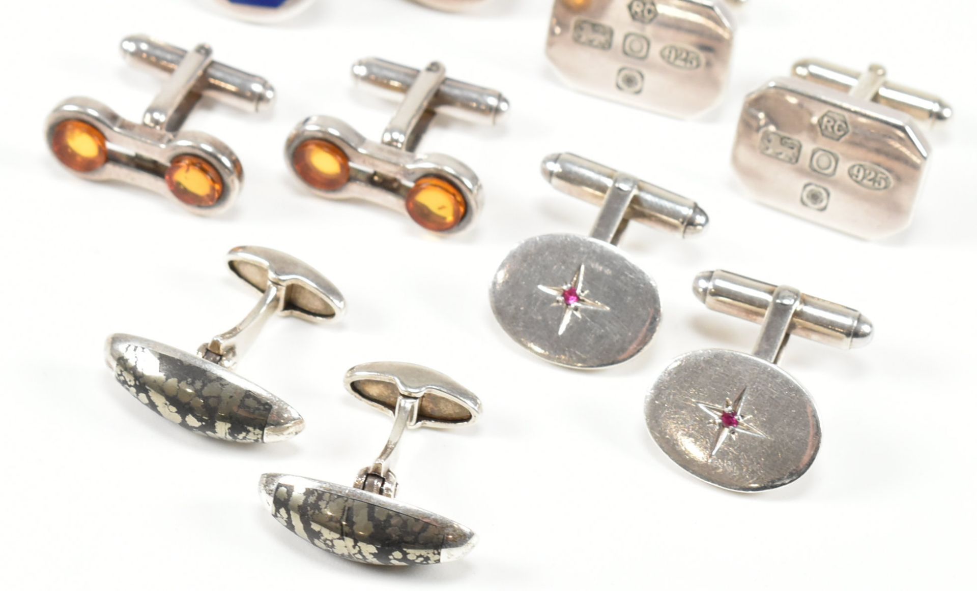 COLLECTION OF ASSORTED SILVER CUFFLINKS - Bild 4 aus 5