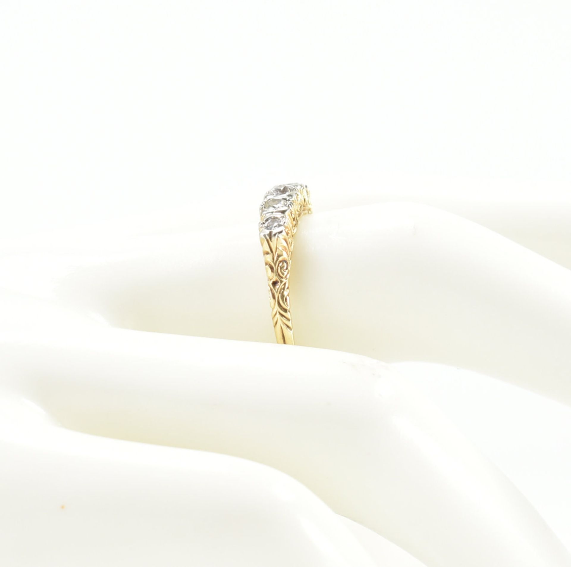 GOLD & DIAMOND FIVE STONE RING - Bild 7 aus 7