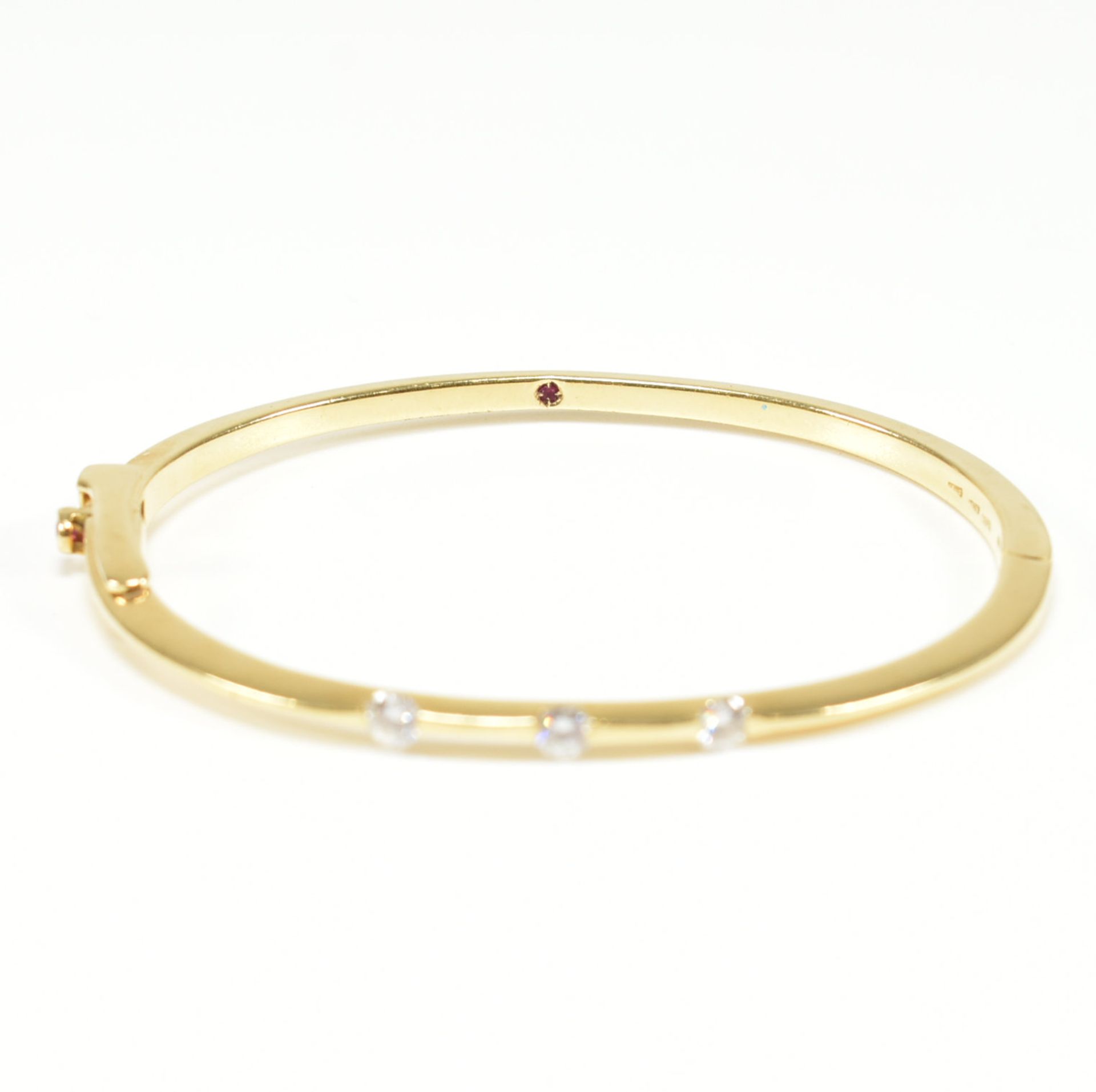 18CT GOLD DIAMOND & RUBY BANGLE BRACELET - Image 2 of 16