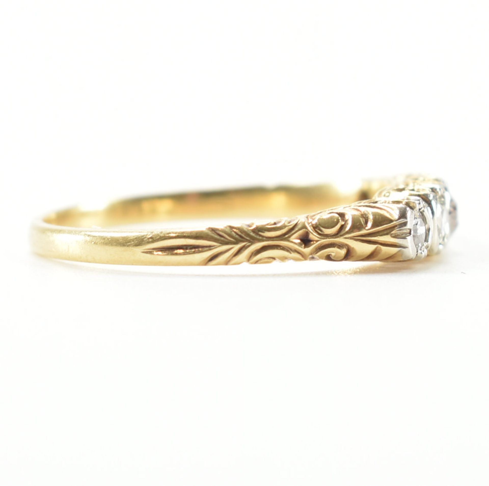 GOLD & DIAMOND FIVE STONE RING - Image 5 of 7