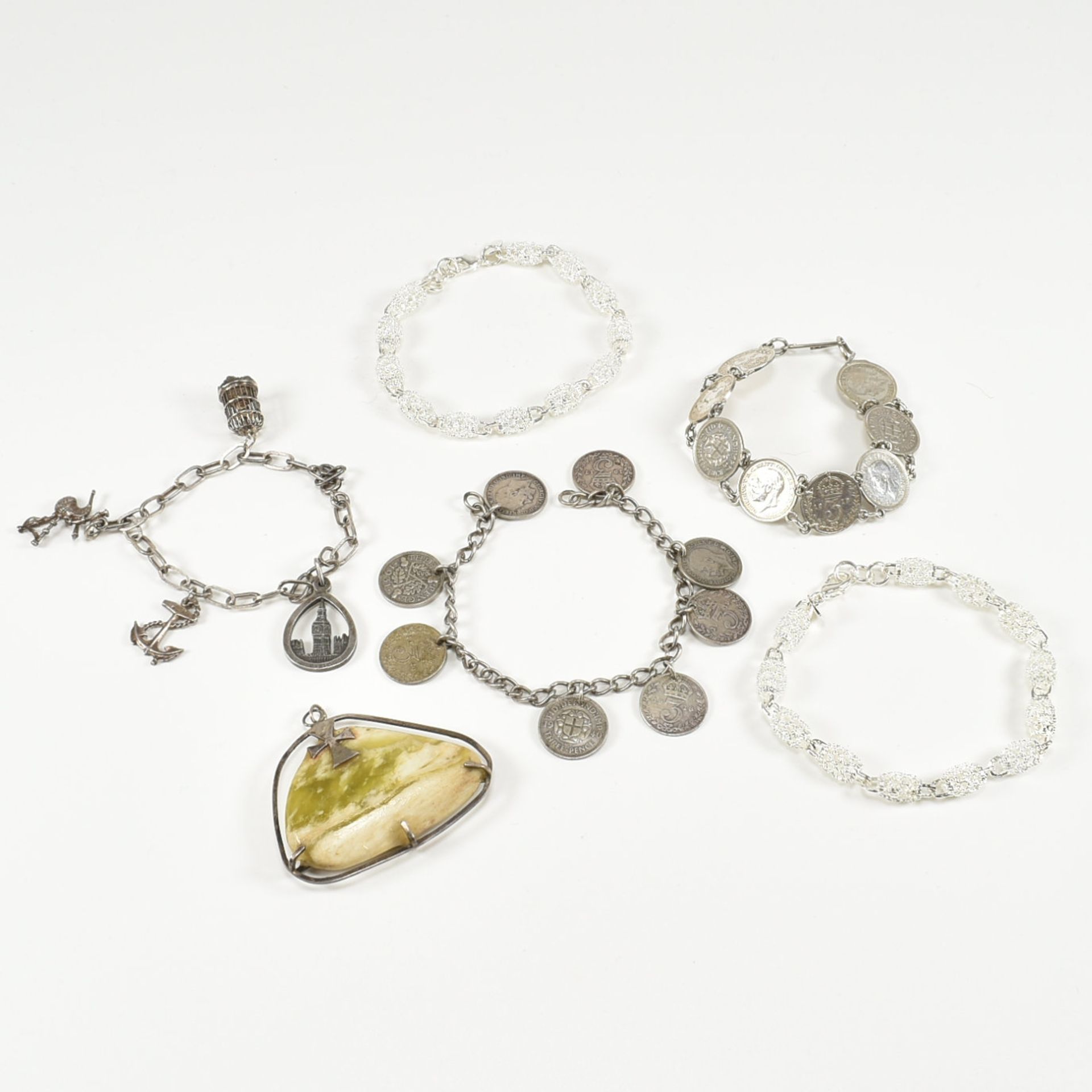 COLLECTION OF ASSORTED SILVER JEWELLERY