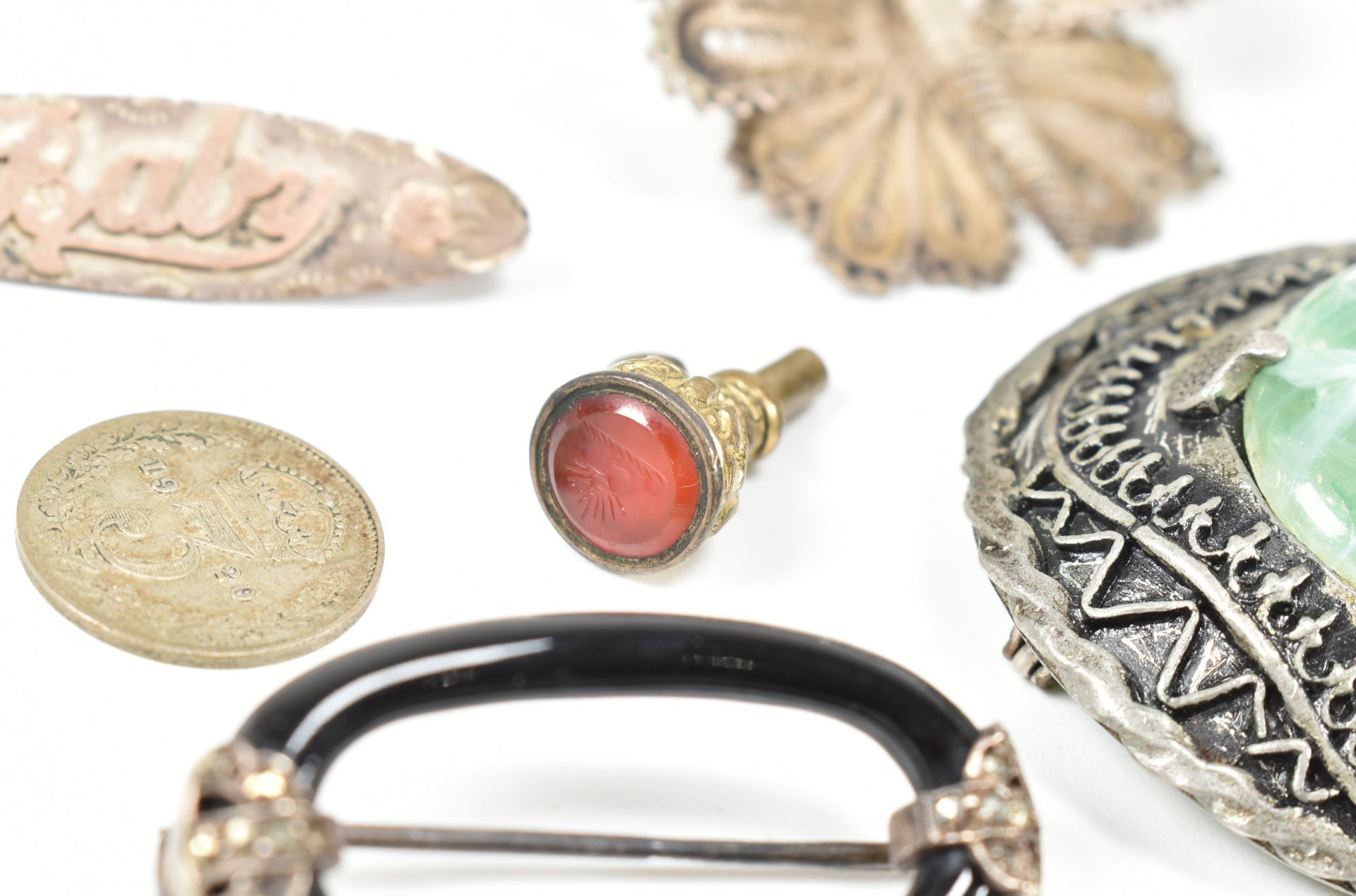 COLLECTION OF ASSORTED ANTIQUE & LATER COSTUME JEWELLERY - Image 8 of 10