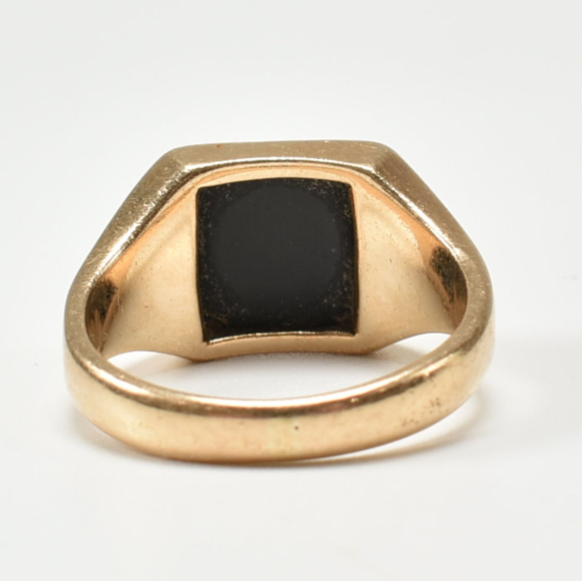 VINTAGE 9CT GOLD STONE SET SIGNET RING - Image 2 of 6