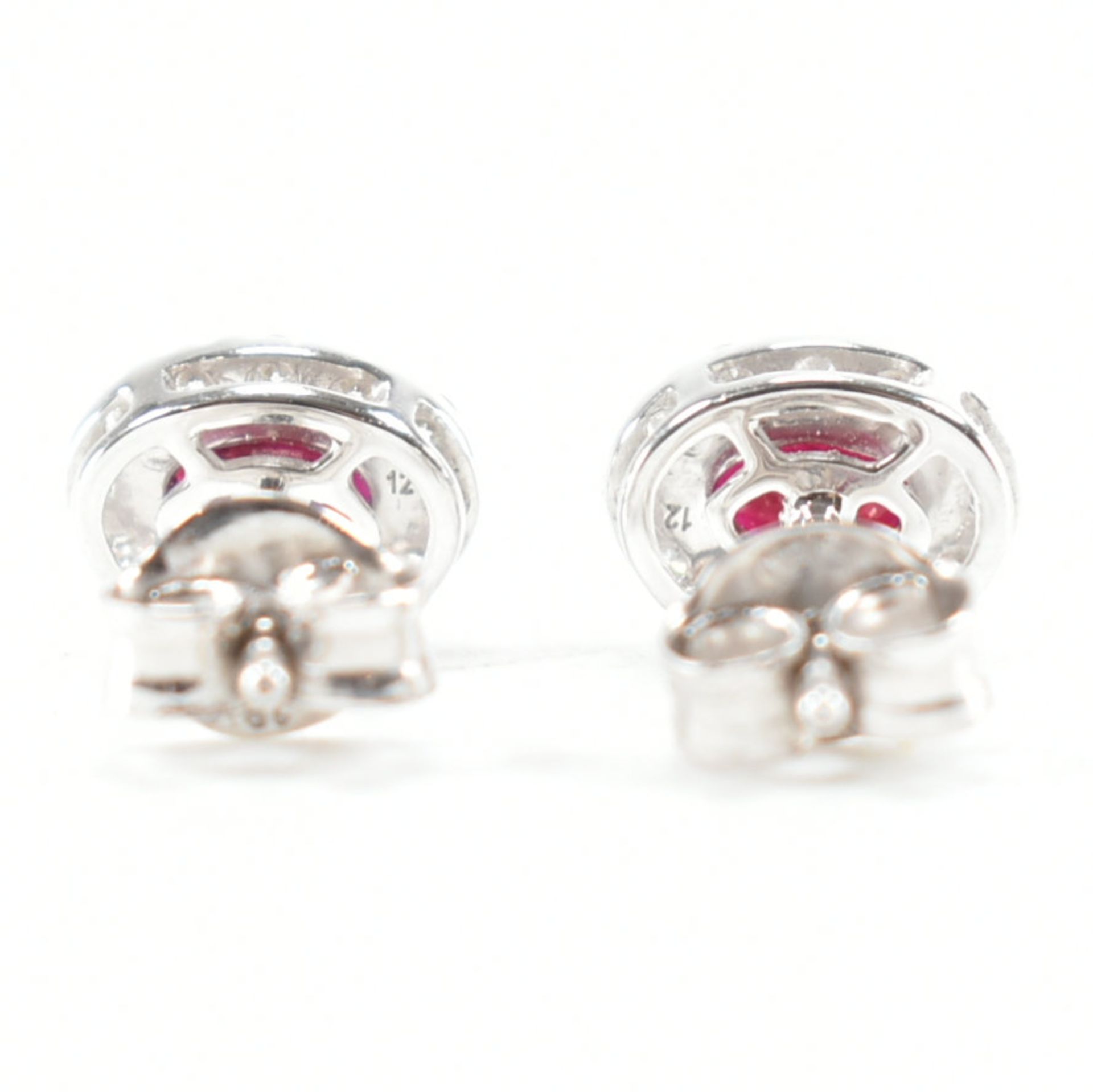 18CT WHITE GOLD DIAMOND & RED STONE HALO EARRINGS - Bild 3 aus 4