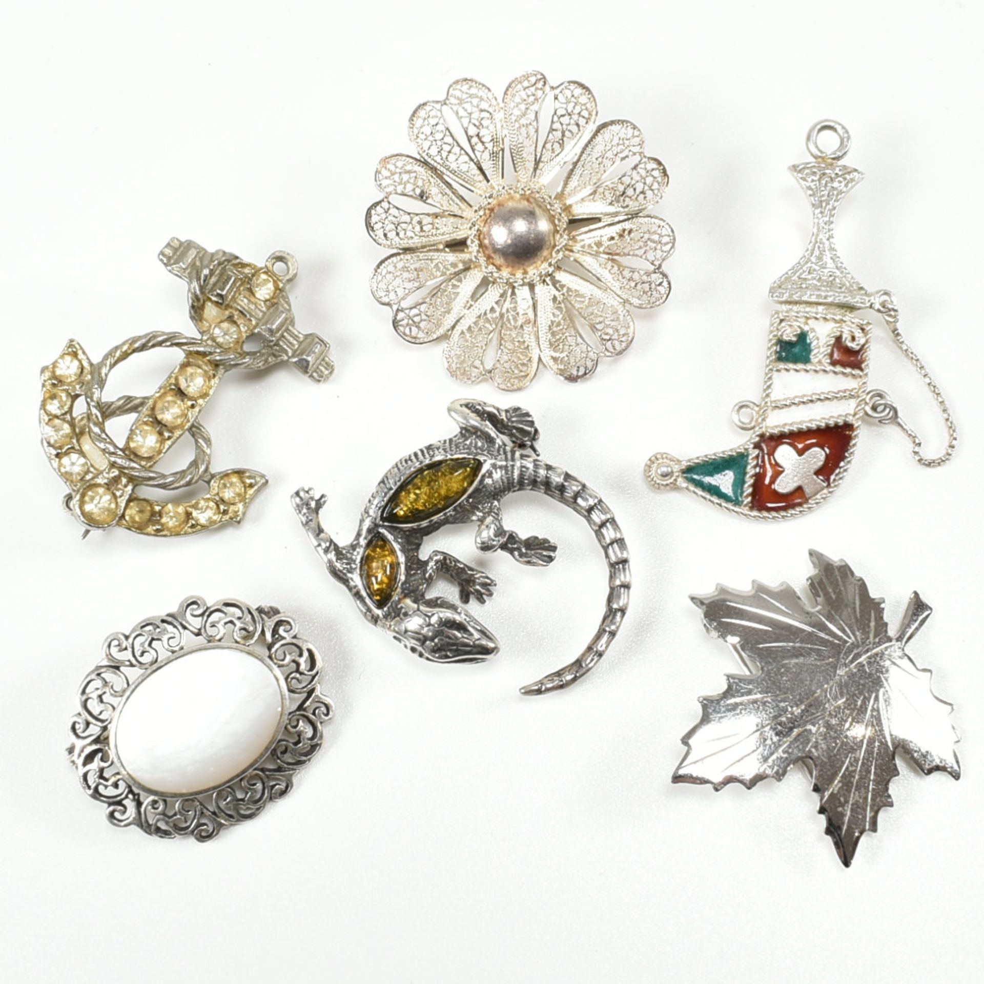 COLLECTION OF ASSORTED SILVER & WHITE METAL BROOCH PINS