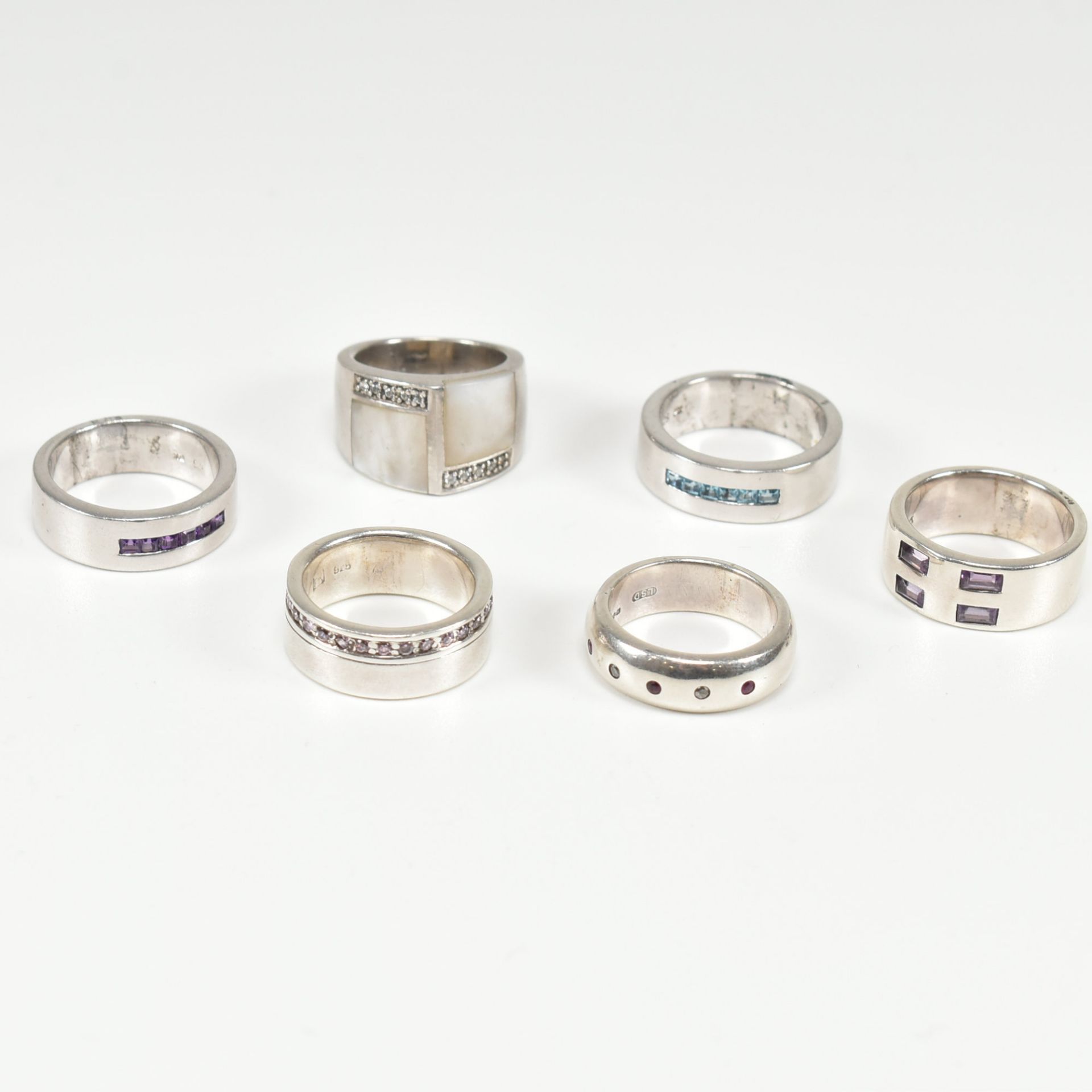 COLLECTION OF ASSORTED SILVER STONE SET RINGS - Bild 2 aus 4