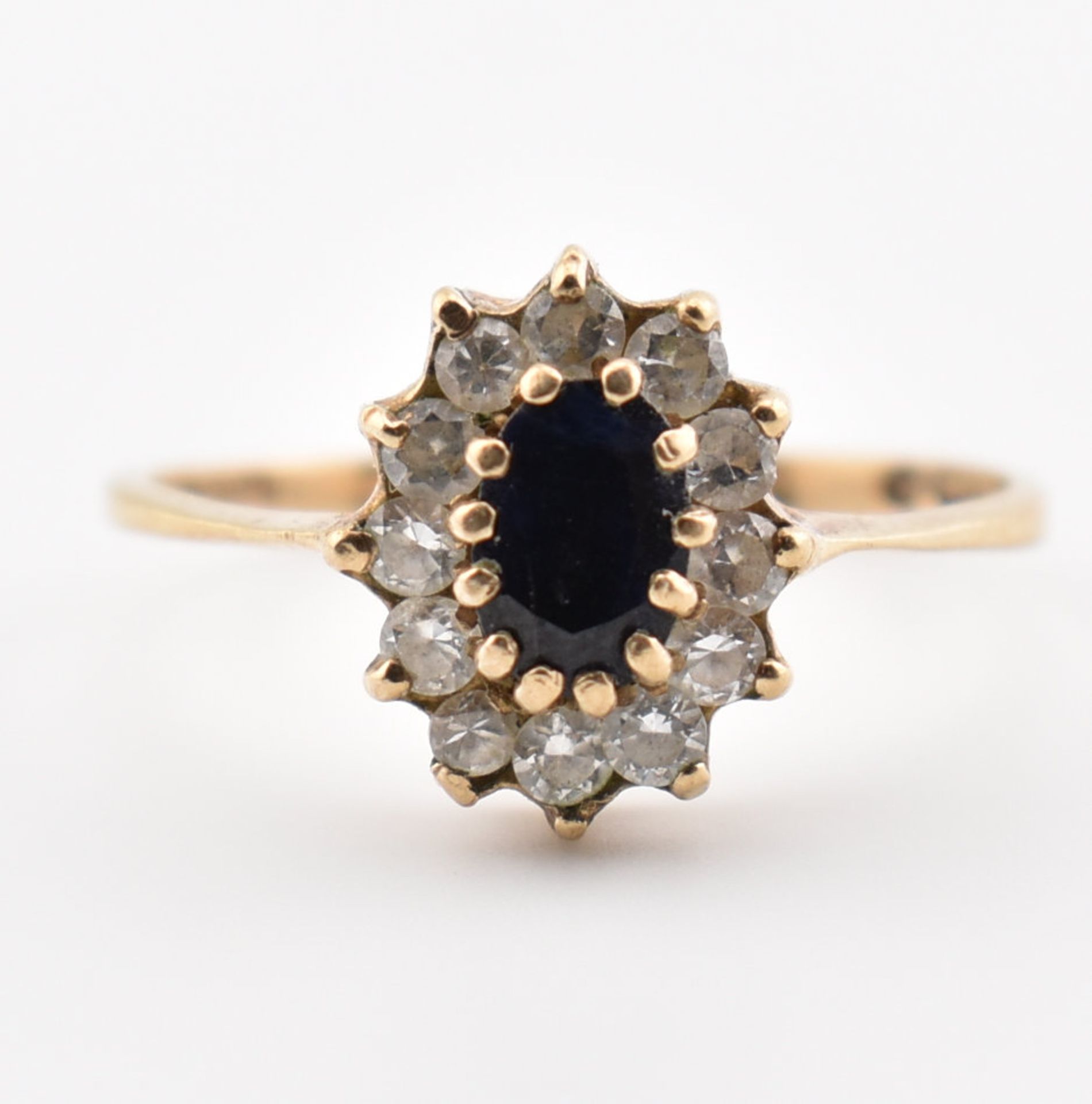 HALLMARKED 9CT GOLD SAPPHIRE & WHITE STONE HALO RING - Image 2 of 9