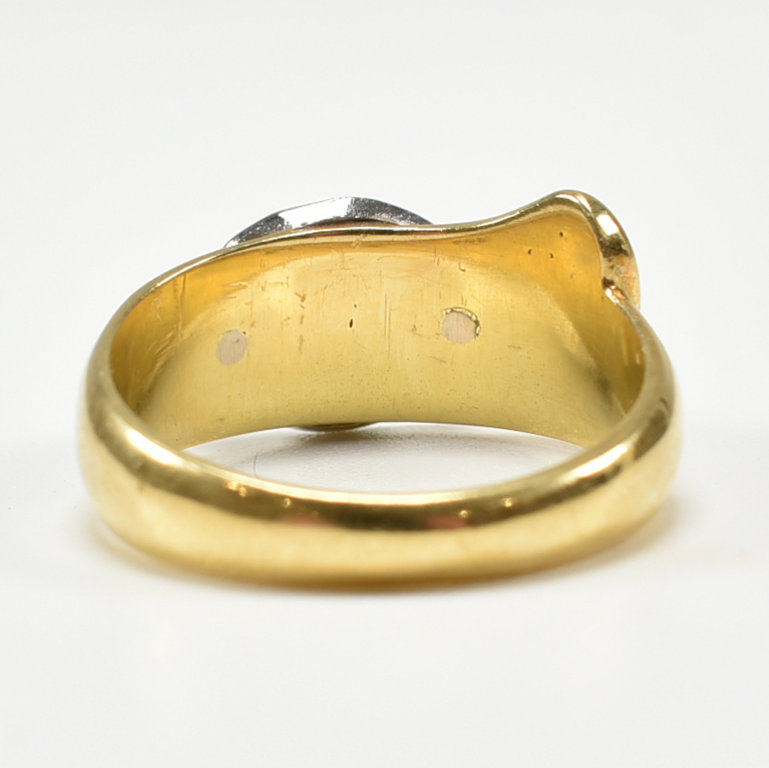 HALLMARKED 18CT GOLD DIAMOND & ENAMEL BUCKLE RING - Image 3 of 7