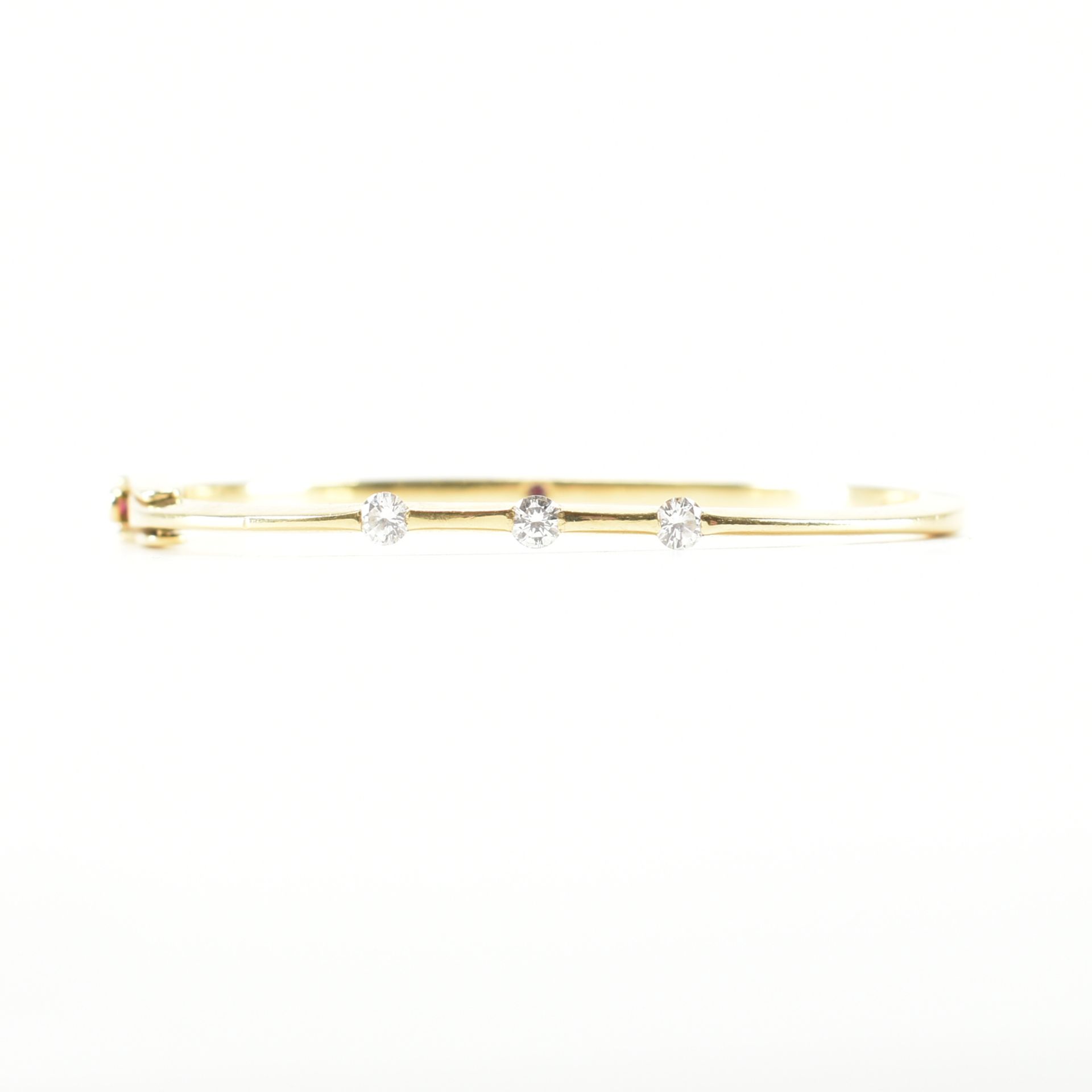 18CT GOLD DIAMOND & RUBY BANGLE BRACELET - Image 12 of 16