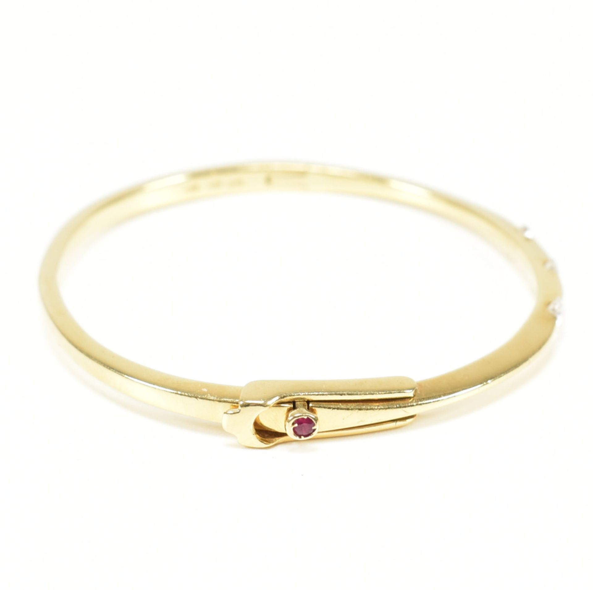 18CT GOLD DIAMOND & RUBY BANGLE BRACELET - Image 6 of 16