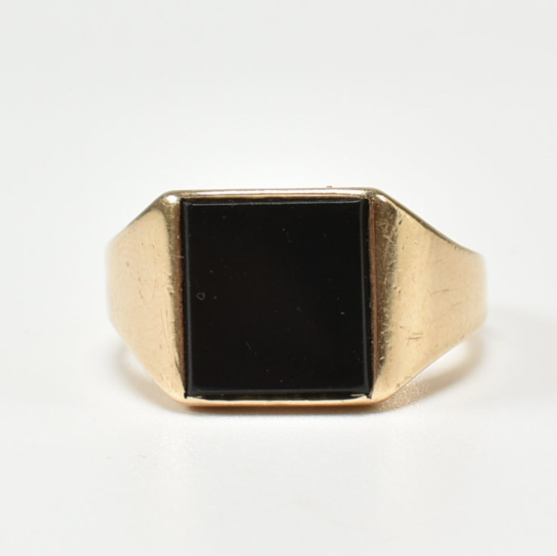 VINTAGE 9CT GOLD STONE SET SIGNET RING