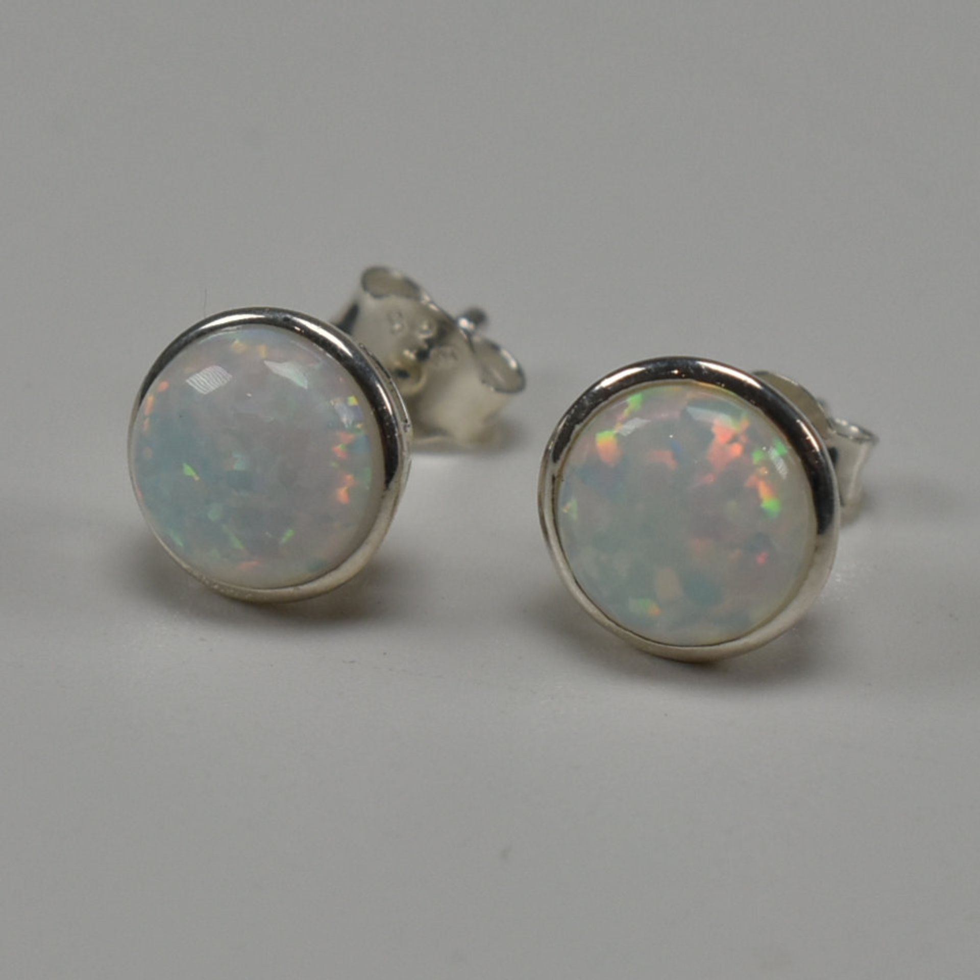 PAIR 925 SILVER & SYNTHETIC OPAL STUD EARRINGS - Image 4 of 6