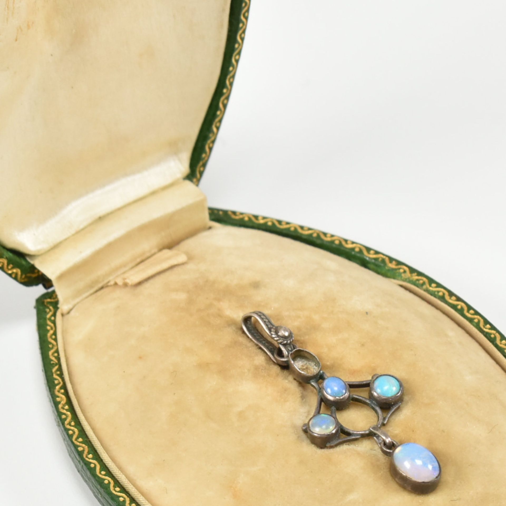 MR & MRS GASKIN ARTS & CRAFTS CASED SILVER & OPAL PENDANT - Image 2 of 8