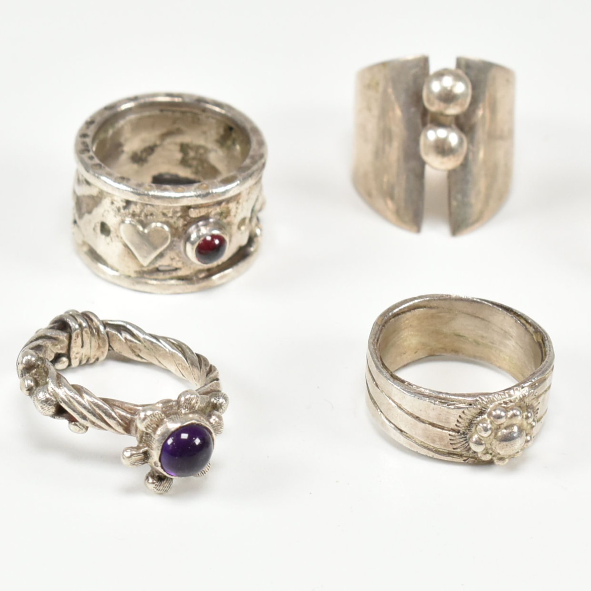 COLLECTION OF ASSORTED SILVER RINGS - Bild 2 aus 5