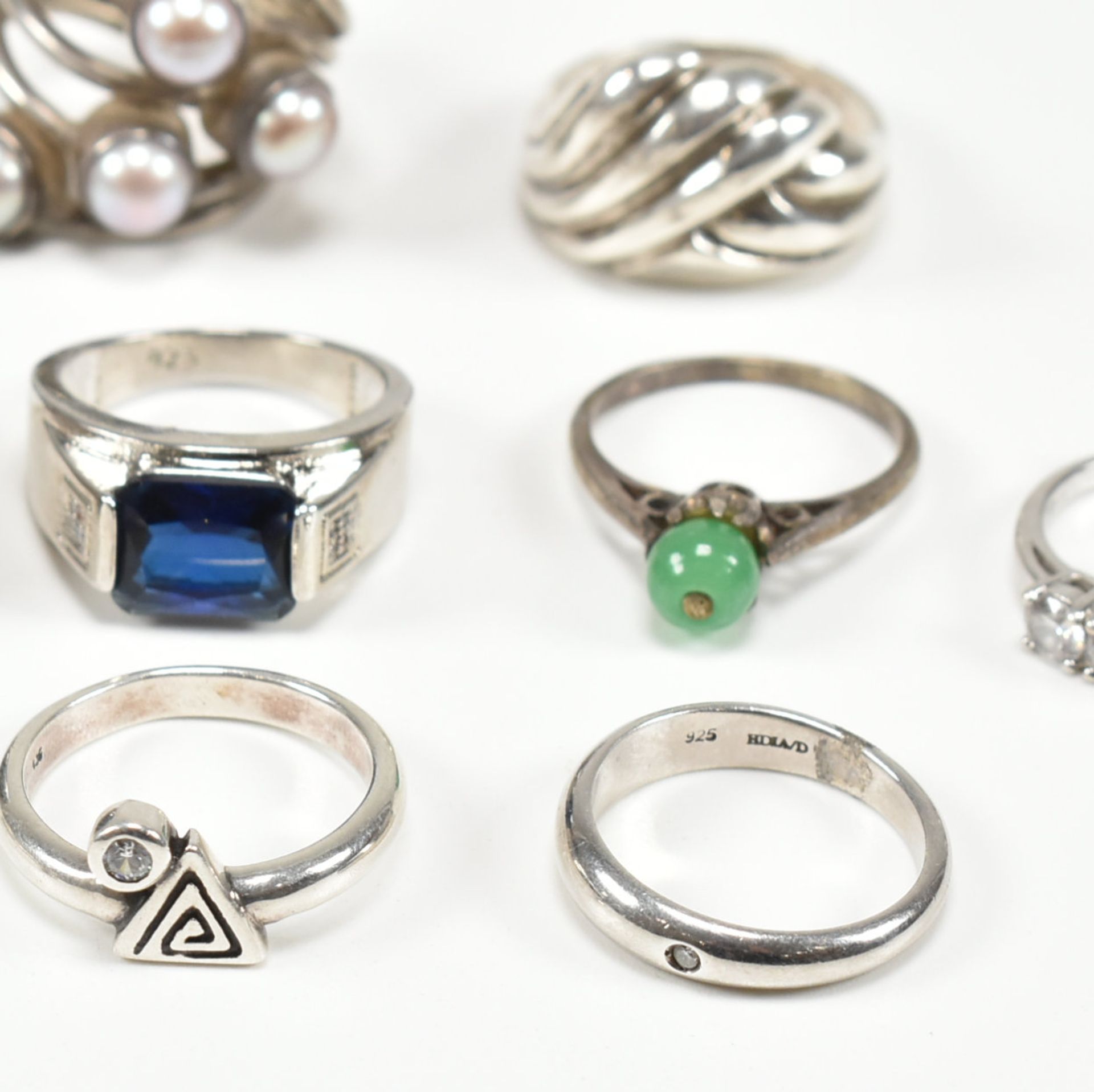 COLLECTION OF ASSORTED SILVER RINGS - Bild 4 aus 6