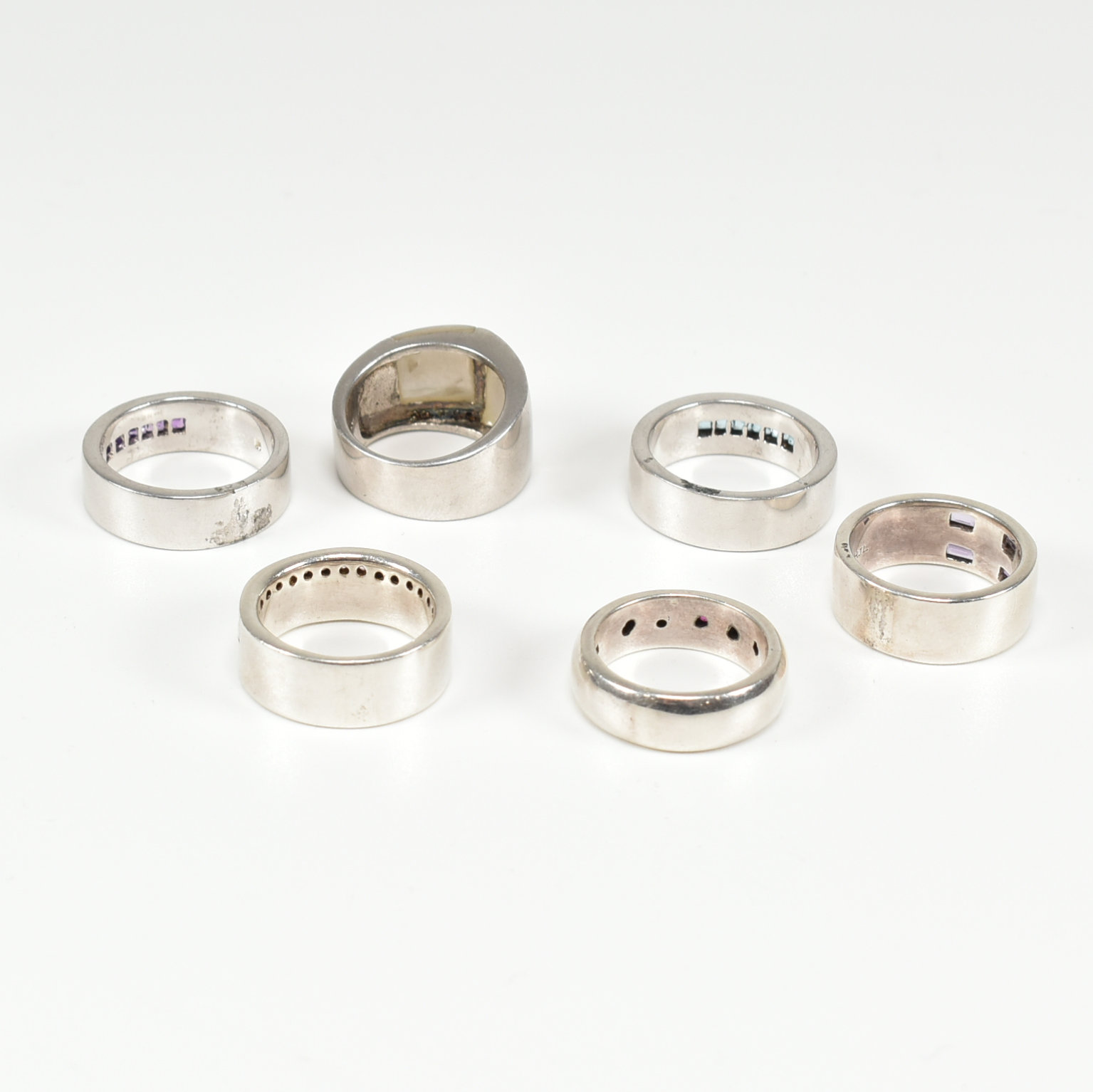 COLLECTION OF ASSORTED SILVER STONE SET RINGS - Image 4 of 4