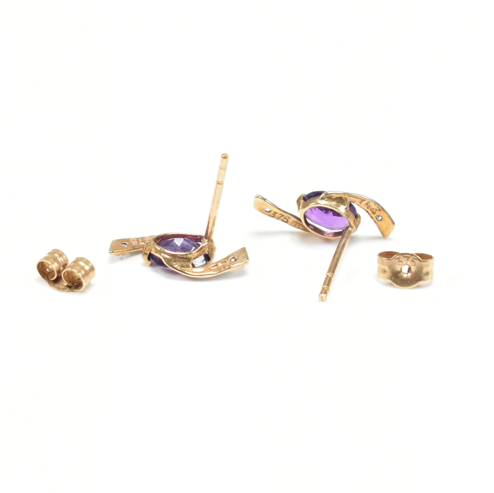 PAIR OF 9CT GOLD AMETHYST & CUBIC ZIRCONIA STUD EARRINGS - Bild 3 aus 3