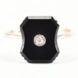 18CT GOLD ONYX DIAMOND PANEL RING