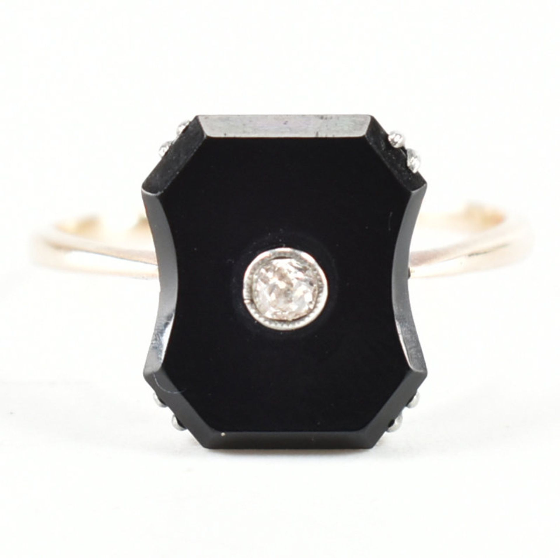 18CT GOLD ONYX DIAMOND PANEL RING