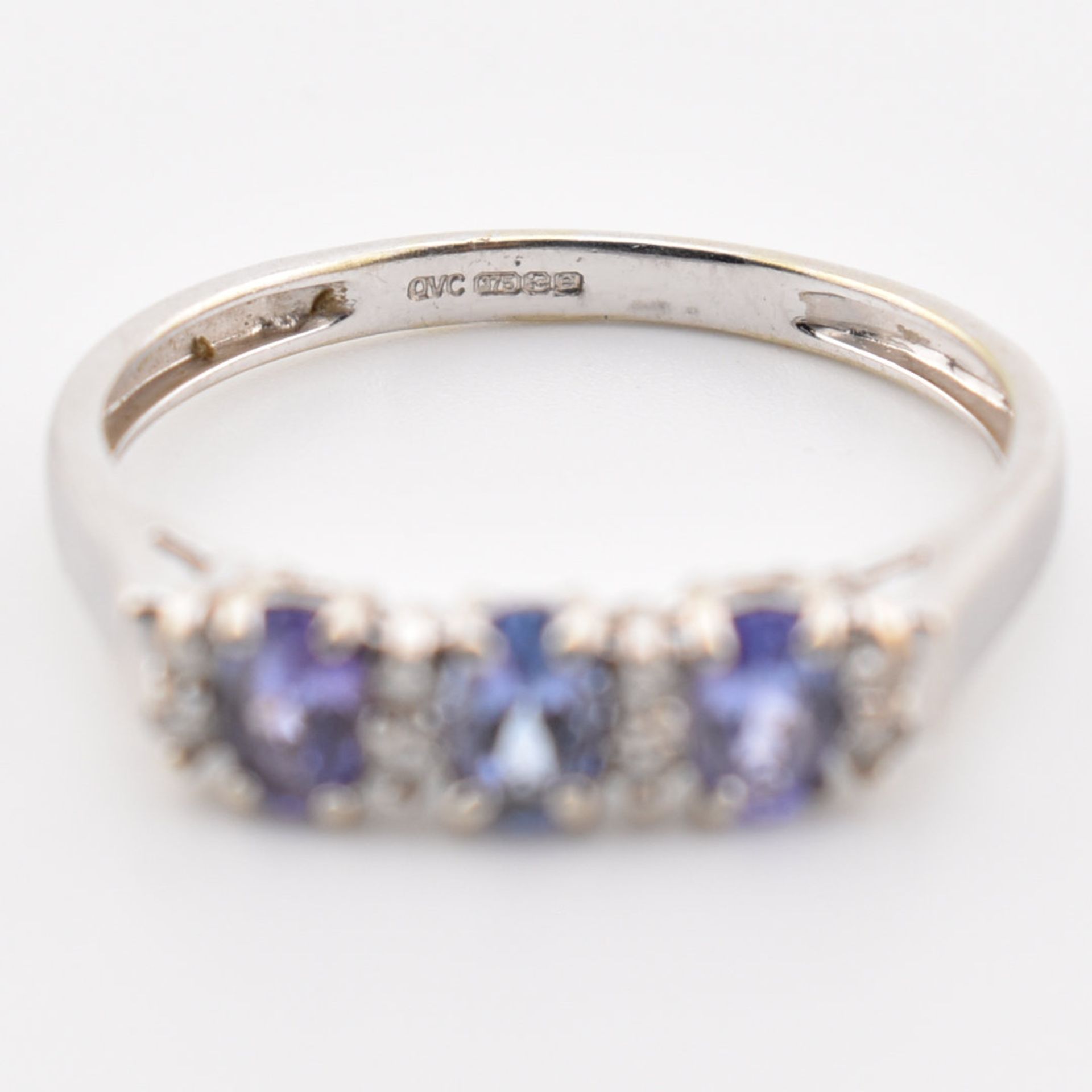 HALLMARKED 9CT WHITE GOLD TANZANITE & DIAMOND RING - Image 2 of 7