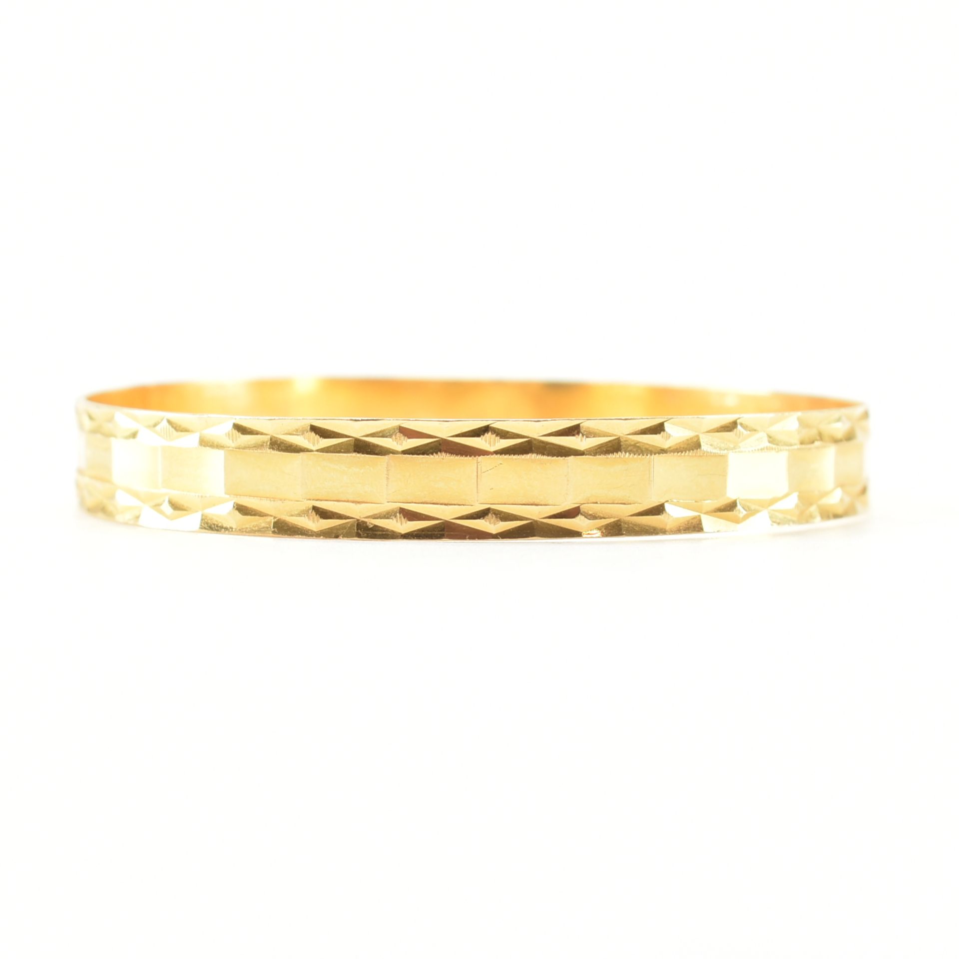 HIGH CARAT GOLD BANGLE - Image 2 of 6