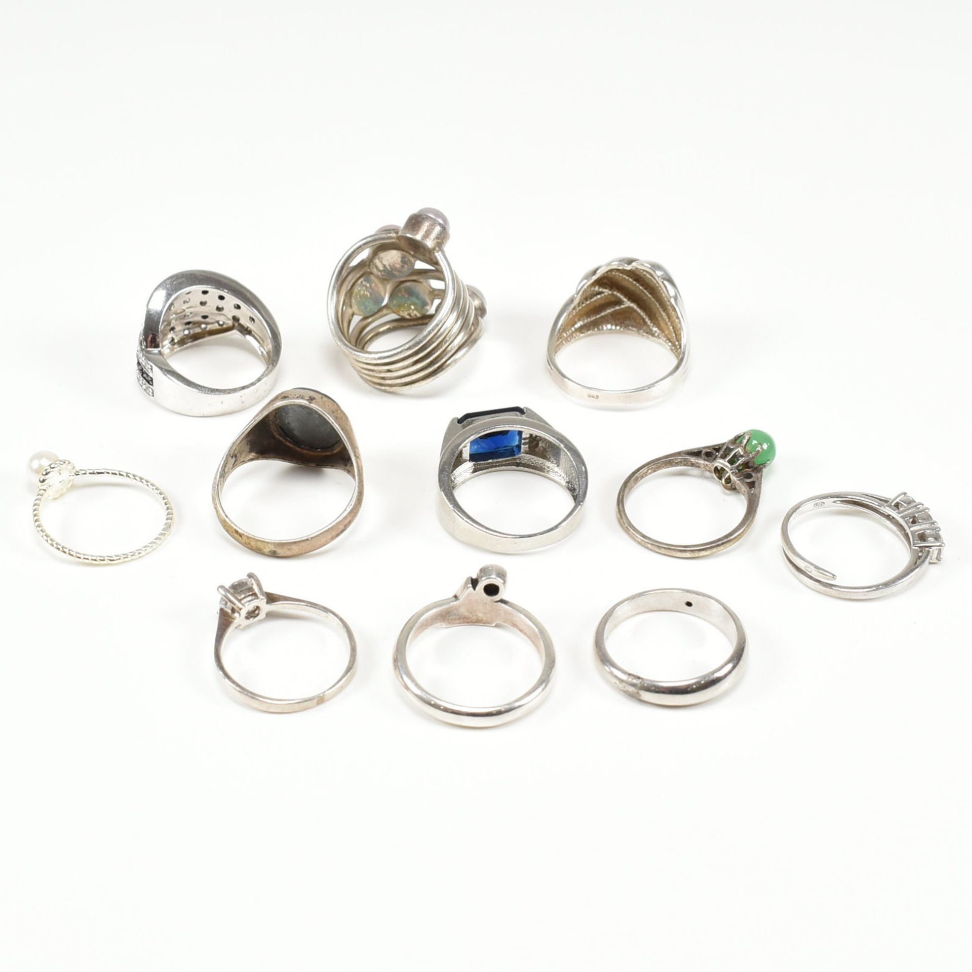 COLLECTION OF ASSORTED SILVER RINGS - Bild 6 aus 6