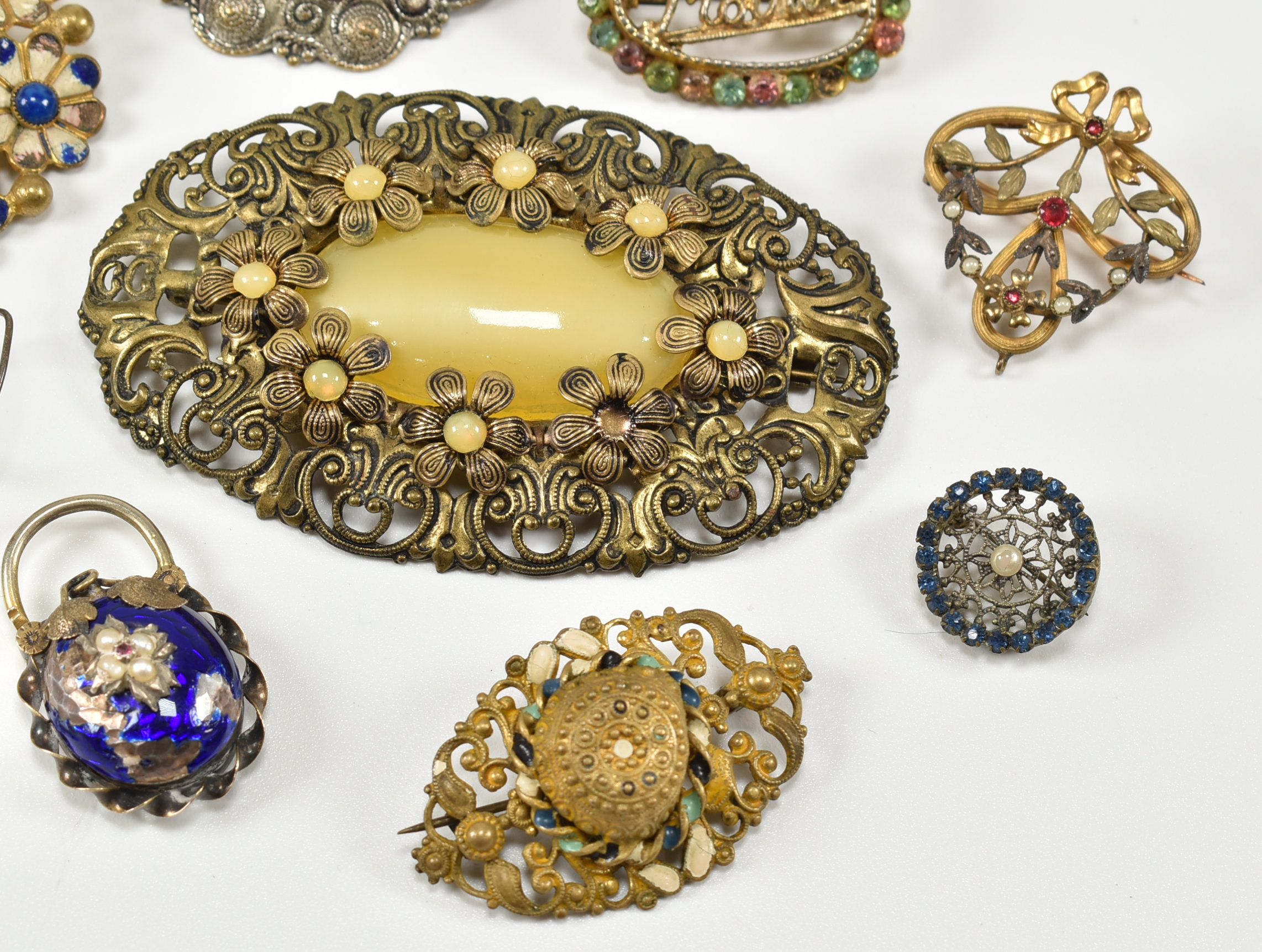 COLLECTION OF ASSORTED CZECH STYLE JEWELLERY - Image 5 of 8