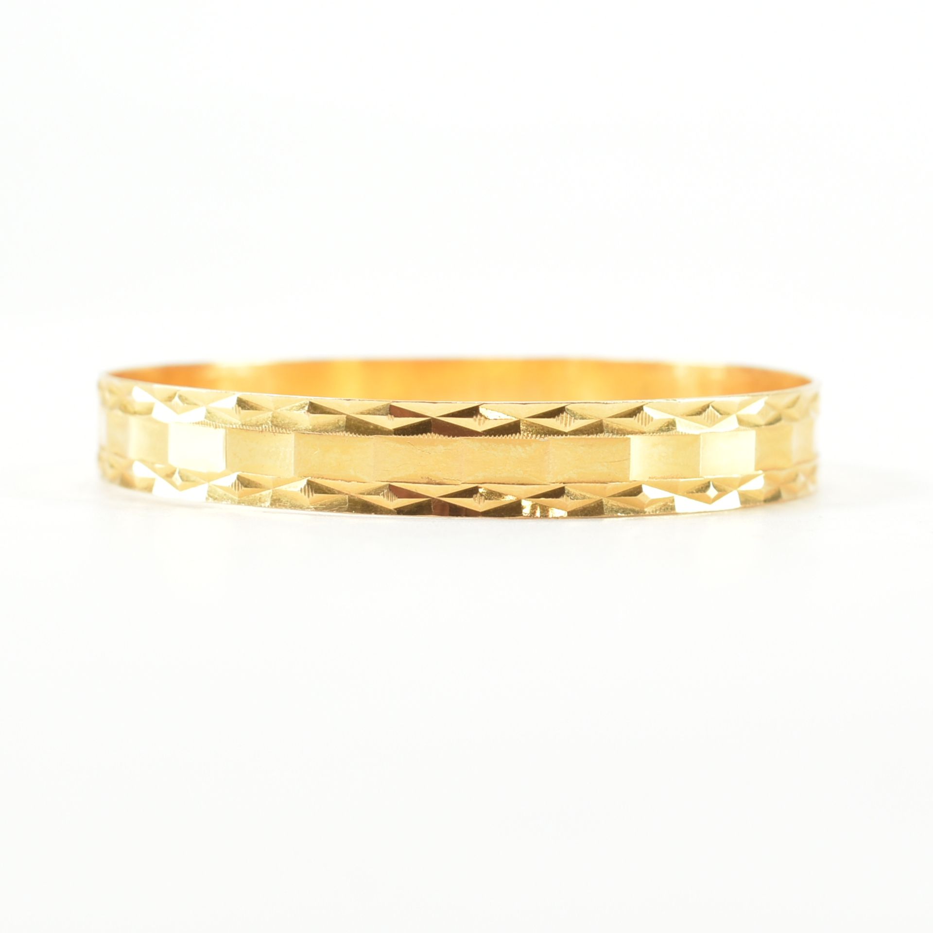 HIGH CARAT GOLD BANGLE - Image 3 of 6