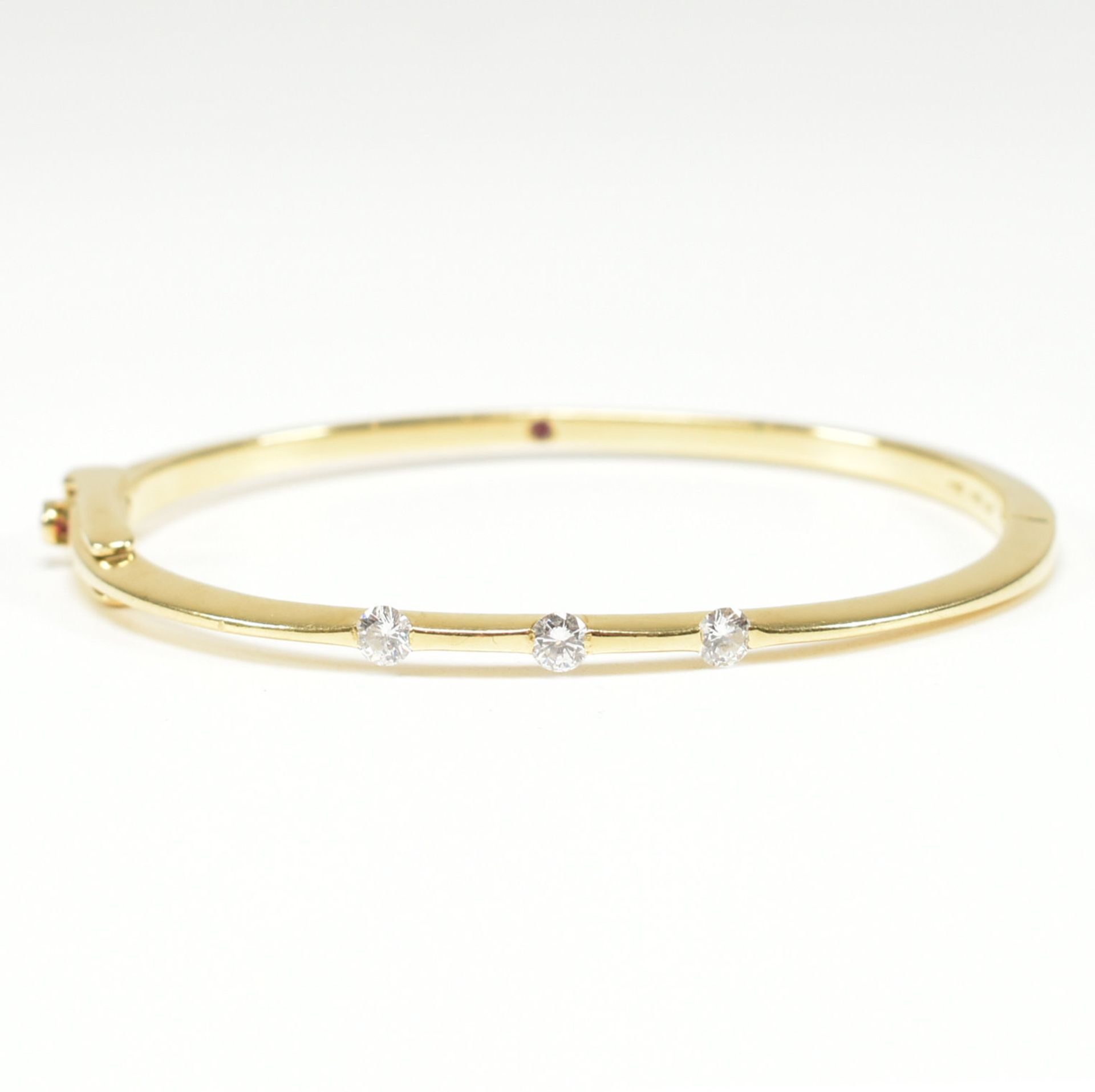 18CT GOLD DIAMOND & RUBY BANGLE BRACELET - Image 10 of 16