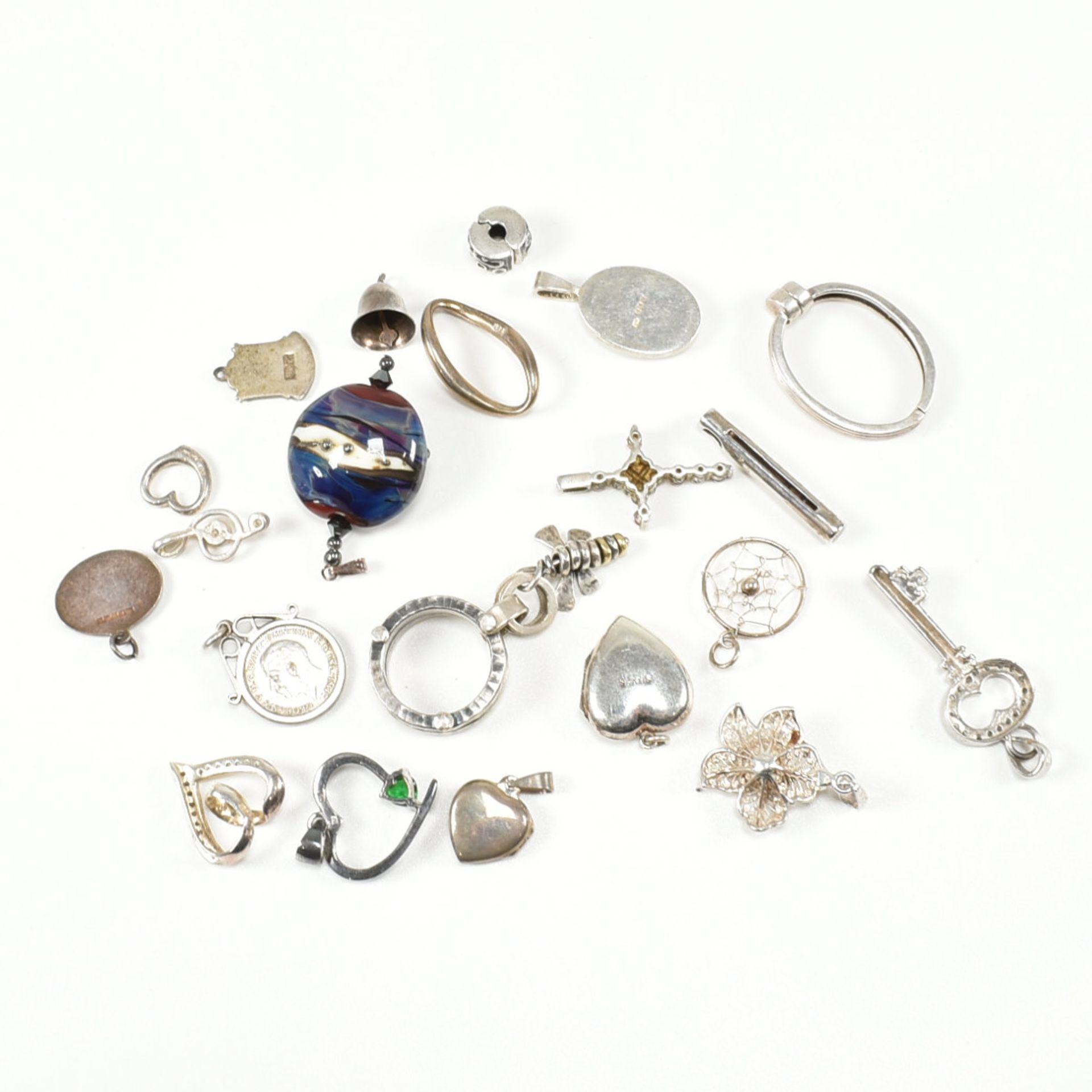 COLLECTION OF ASSORTED SILVER NECKLACE PENDANTS & CHARMS - Image 8 of 8