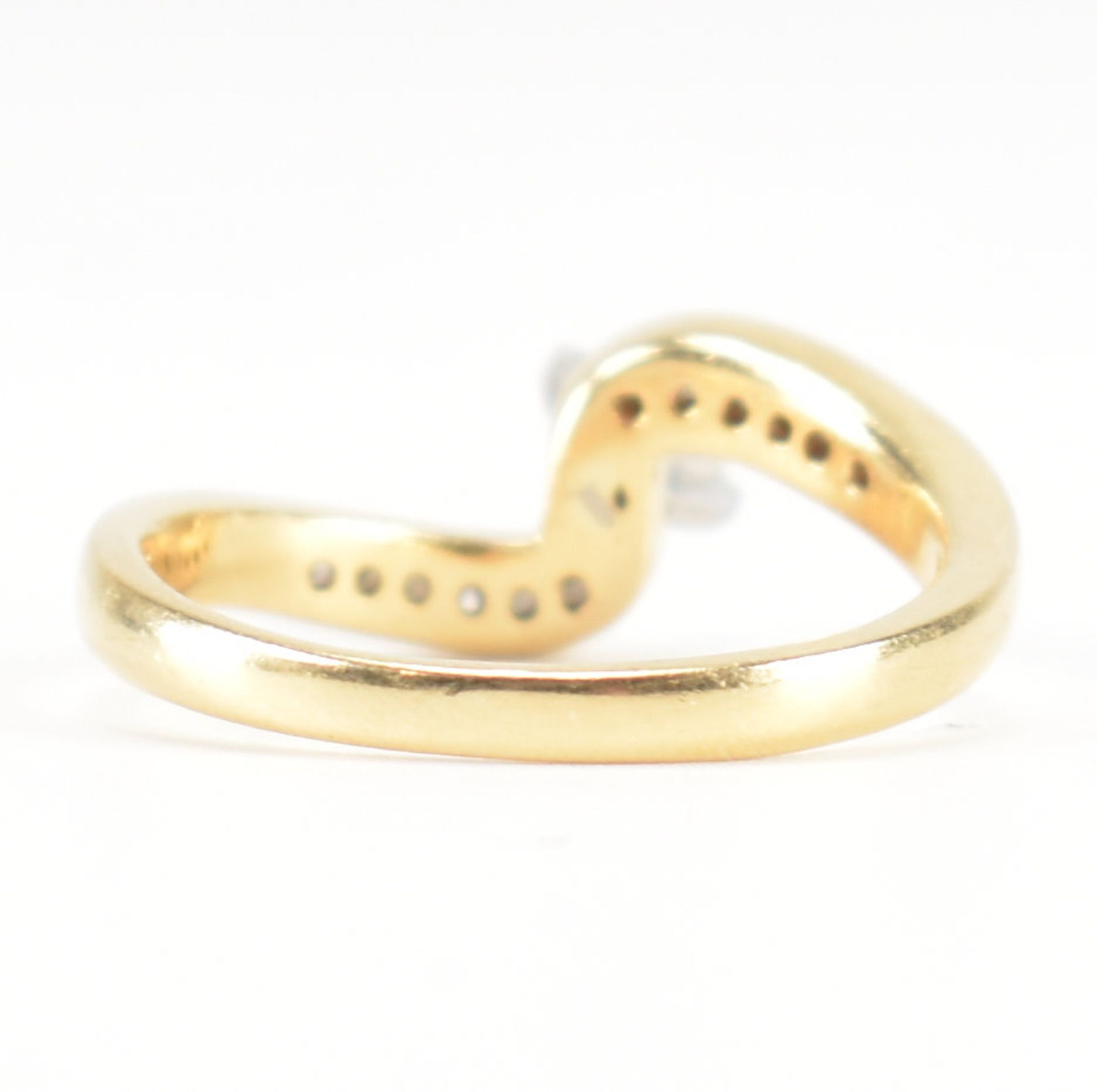 HALLMARKED 18CT GOLD & DIAMOND CROSSOVER RING - Image 4 of 10