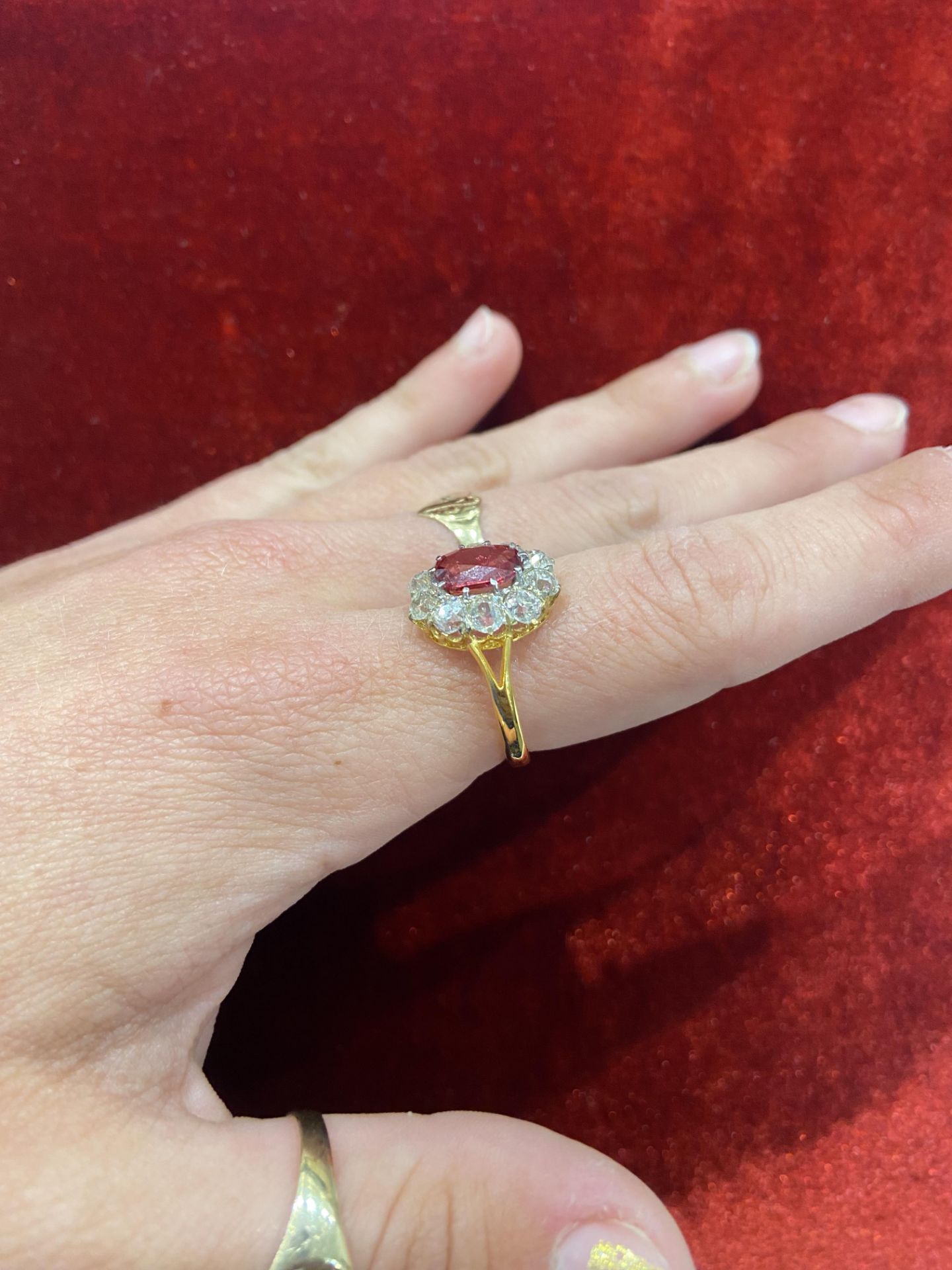 VICTORIAN RED SPINEL & DIAMOND CLUSTER RING - Image 10 of 12