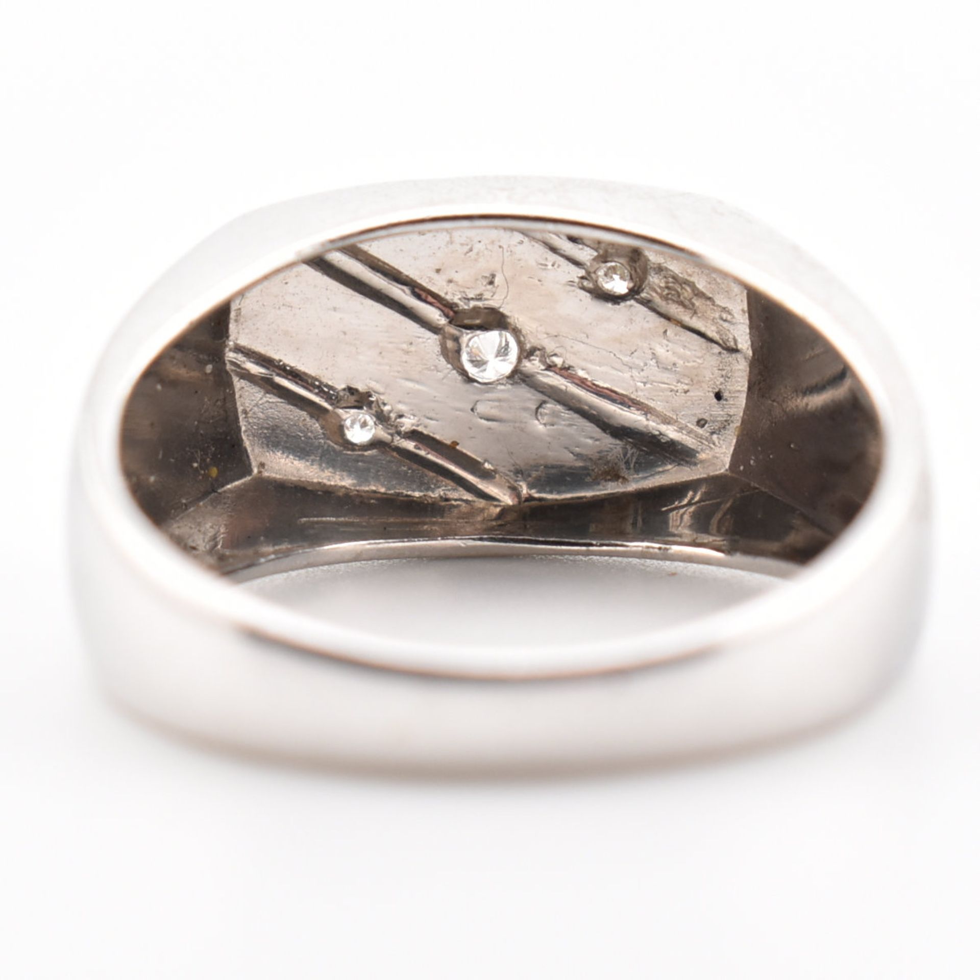 HALLMARKED 9CT WHITE GOLD & DIAMOND SIGNET RING - Image 5 of 7