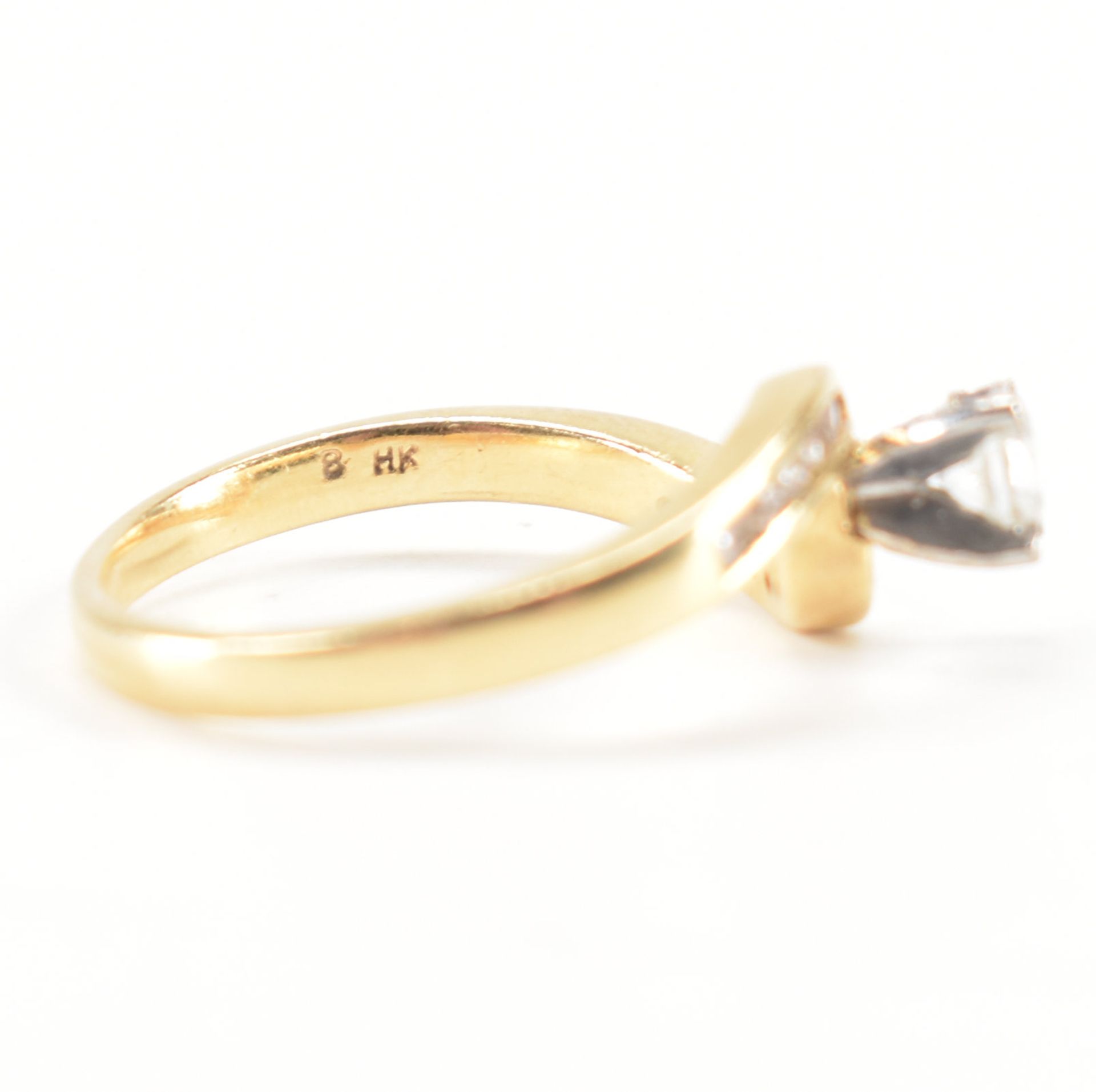 HALLMARKED 18CT GOLD & DIAMOND CROSSOVER RING - Image 9 of 10