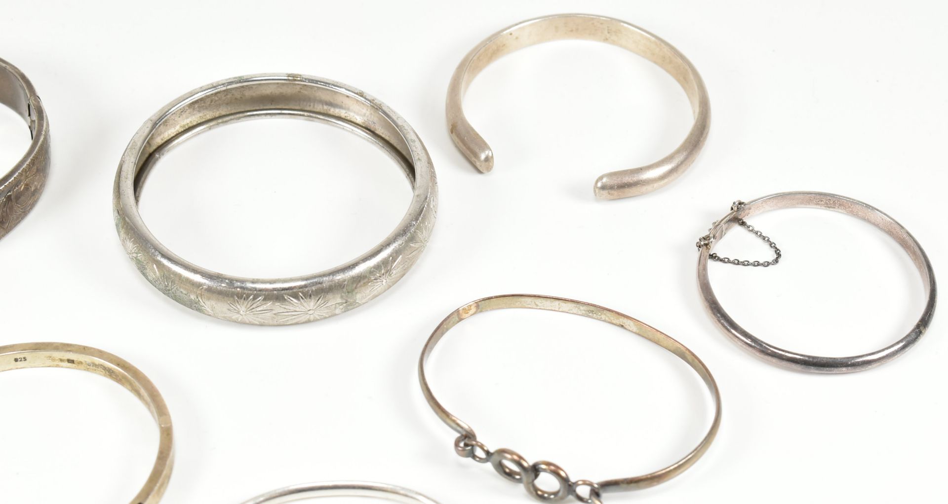 COLLECTION OF ASSORTED SILVER BANGLE BRACELETS - Image 3 of 4