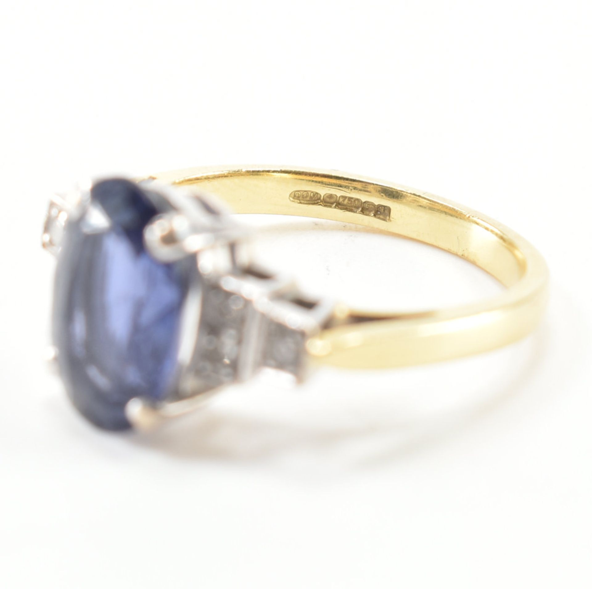 HALLMARKED 18CT GOLD IOLITE & DIAMOND RING - Image 6 of 8