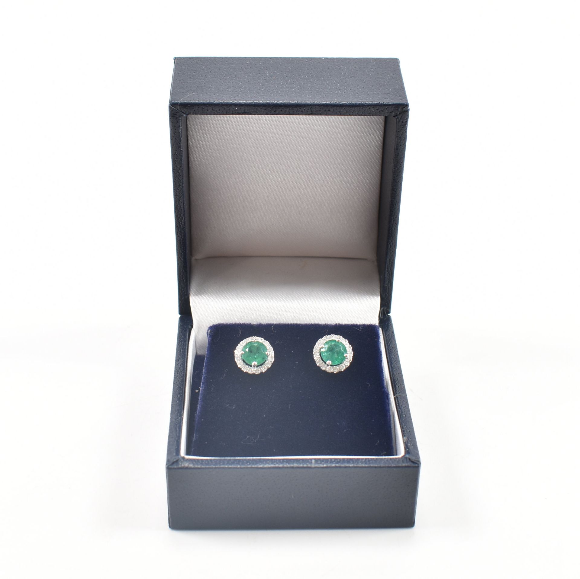 PAIR OF EMERALD & DIAMOND STUD EARRINGS - Bild 11 aus 11