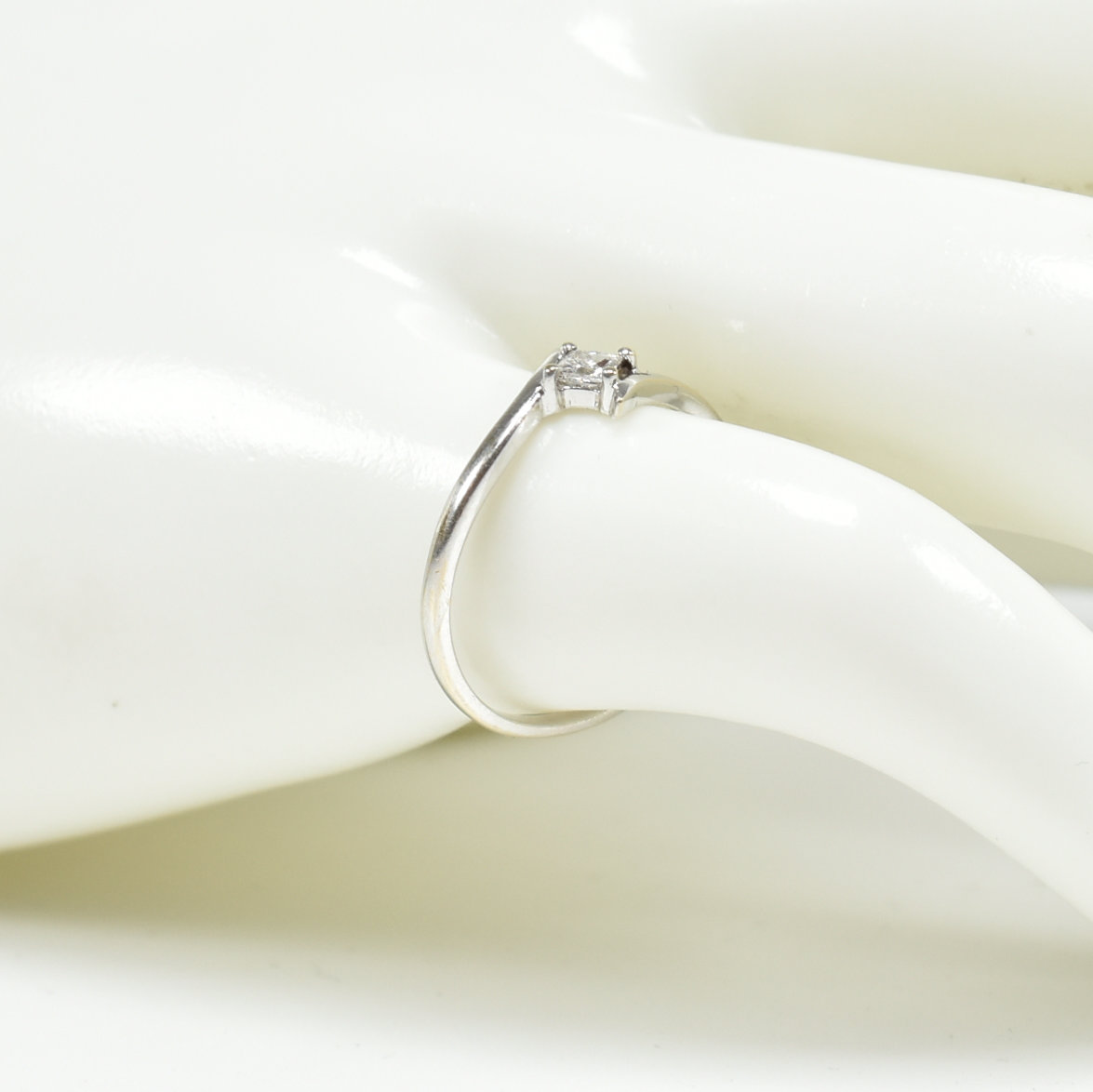 TWO 18CT WHITE GOLD & DIAMOND SOLITAIRE RINGS - Image 12 of 14