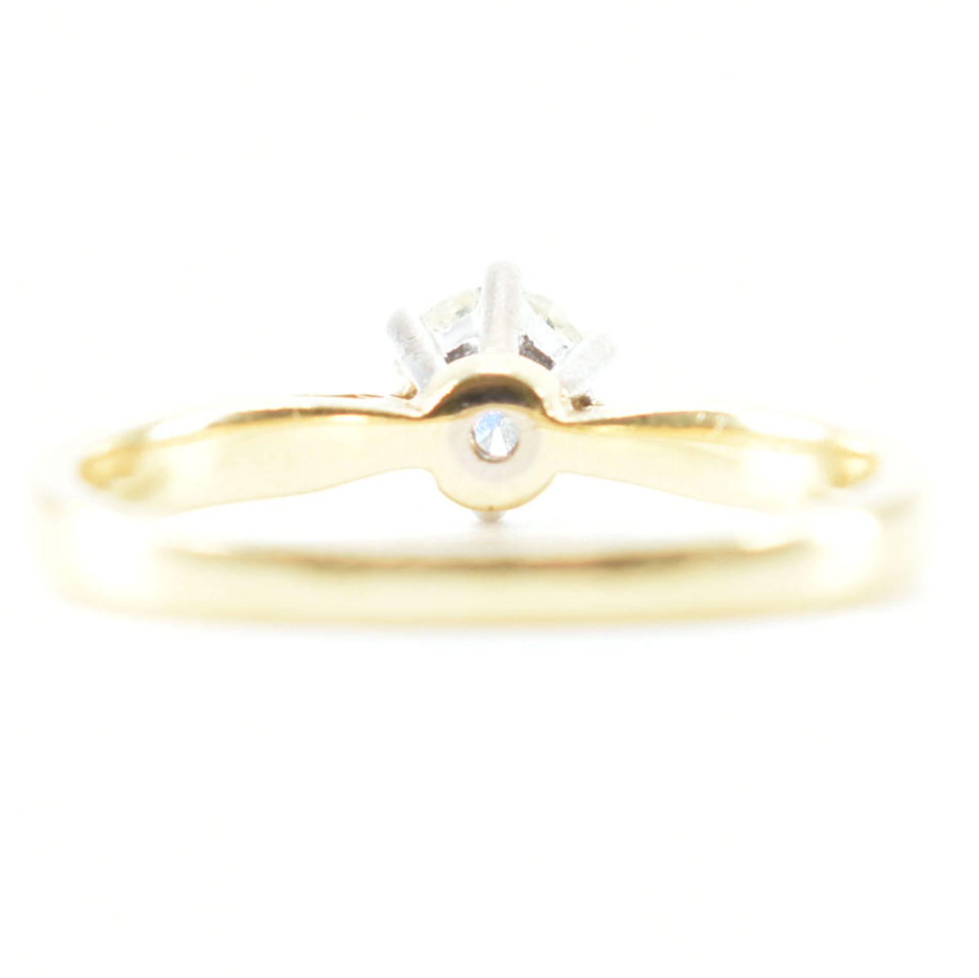 HALLMARKED 18CT GOLD & DIAMOND SOLITAIRE RING - Image 4 of 11