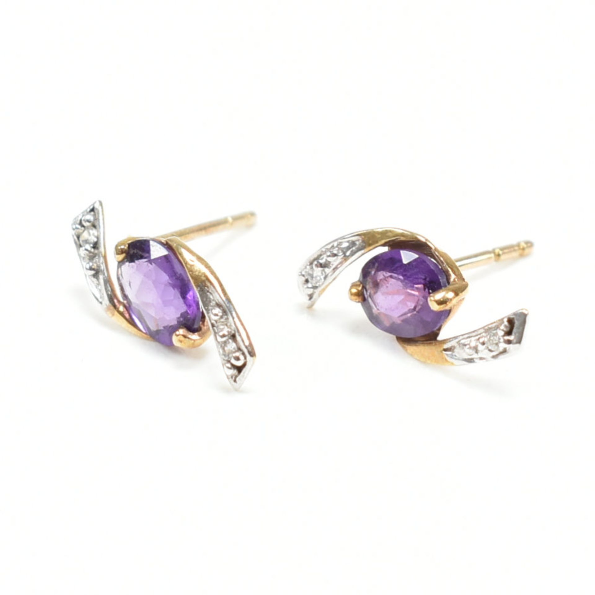 PAIR OF 9CT GOLD AMETHYST & CUBIC ZIRCONIA STUD EARRINGS - Bild 2 aus 3