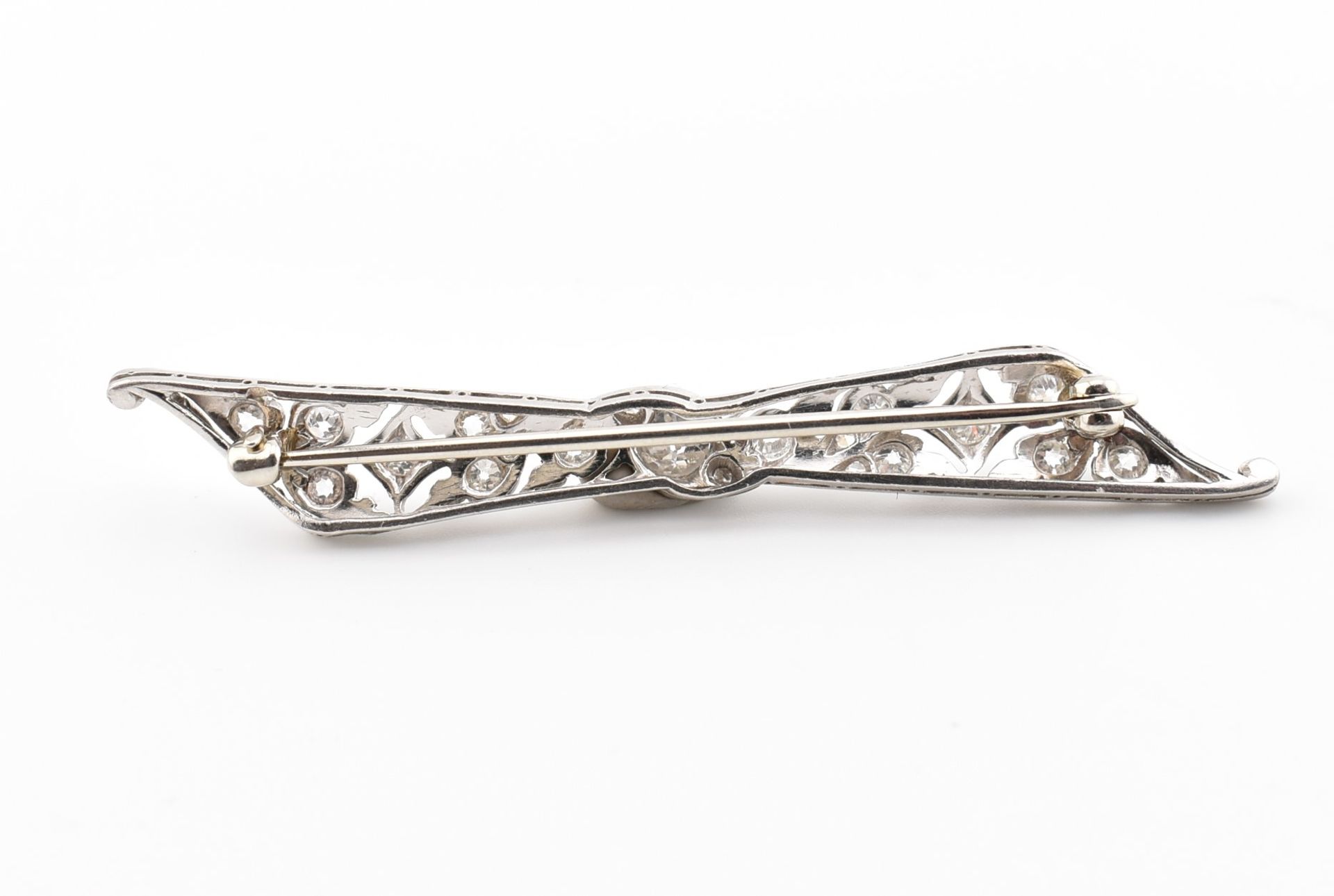 1920S PLATINUM & DIAMOND BROOCH PIN - Bild 3 aus 3