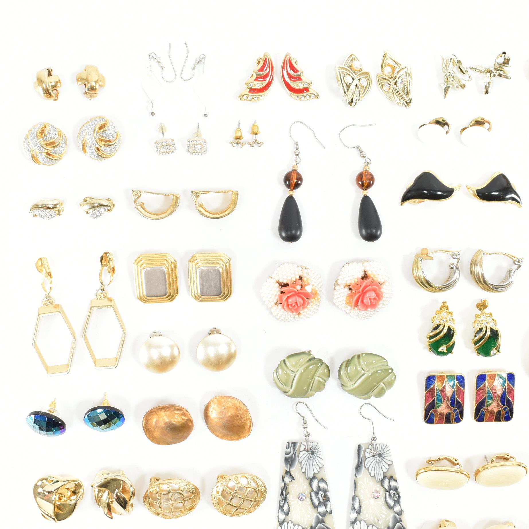 COLLECTION OF ASSORTED COSTUME JEWELLERY EARRINGS - Image 7 of 8