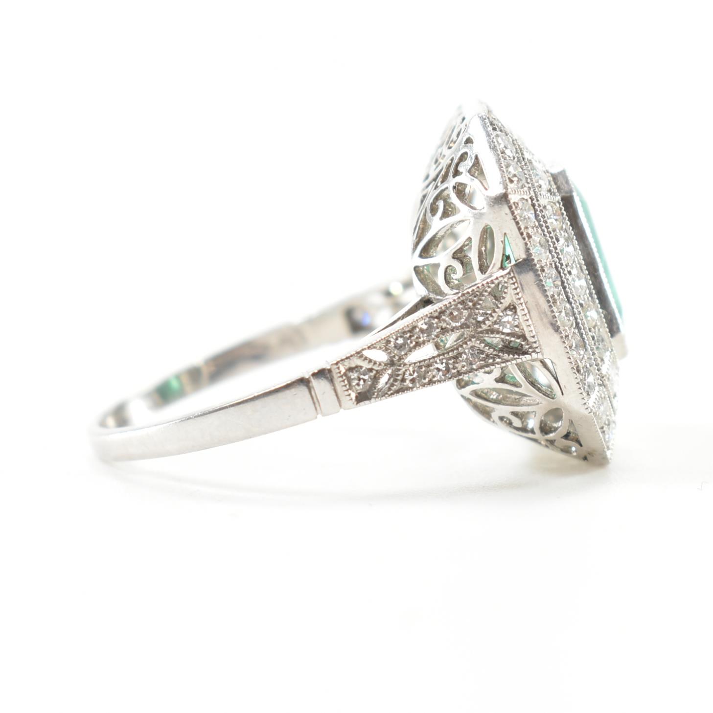 EMERALD & DIAMOND PANEL RING - Image 5 of 8