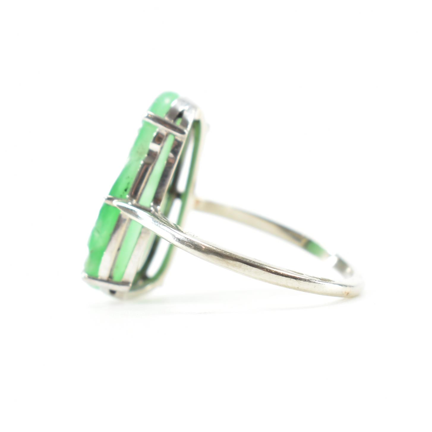 9CT WHITE GOLD & JADE BUDDHA RING - Image 3 of 8