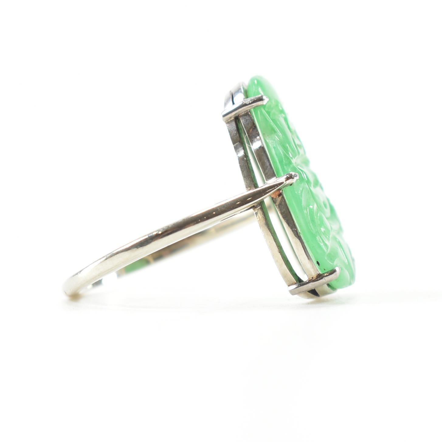 9CT WHITE GOLD & JADE BUDDHA RING - Image 6 of 8