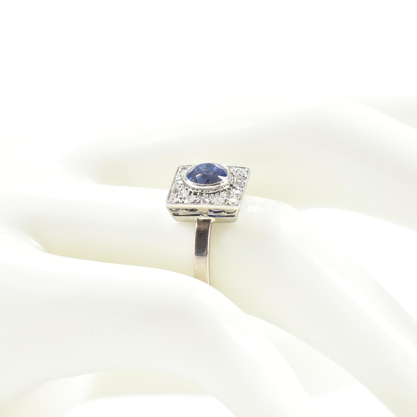 18CT WHITE GOLD SAPPHIRE & DIAMOND TARGET RING - Image 8 of 8