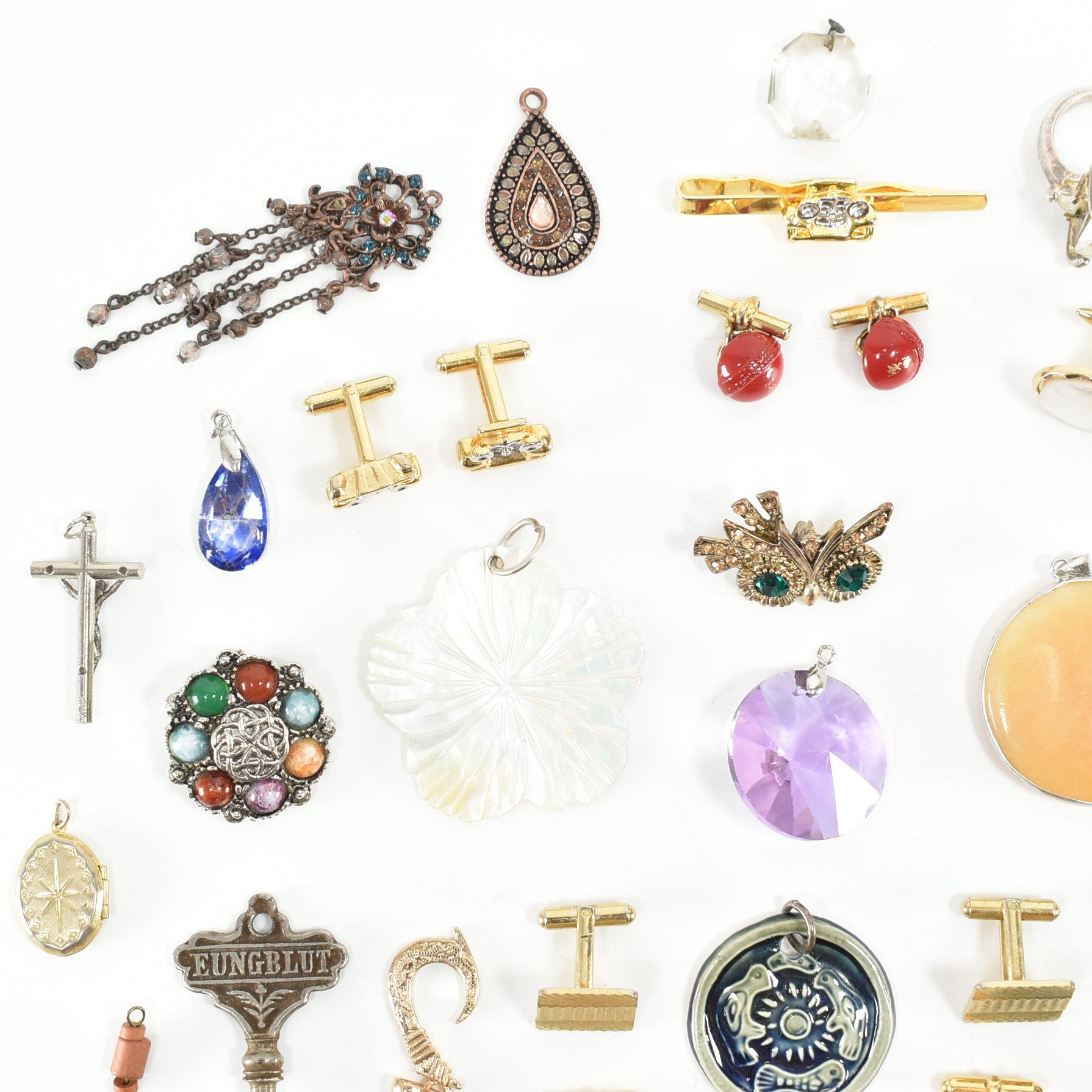 COLLECTION OF ASSORTED COSTUME JEWELLERY - Image 5 of 7