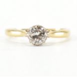 18CT GOLD PLATINUM & DIAMOND SOLITAIRE RING