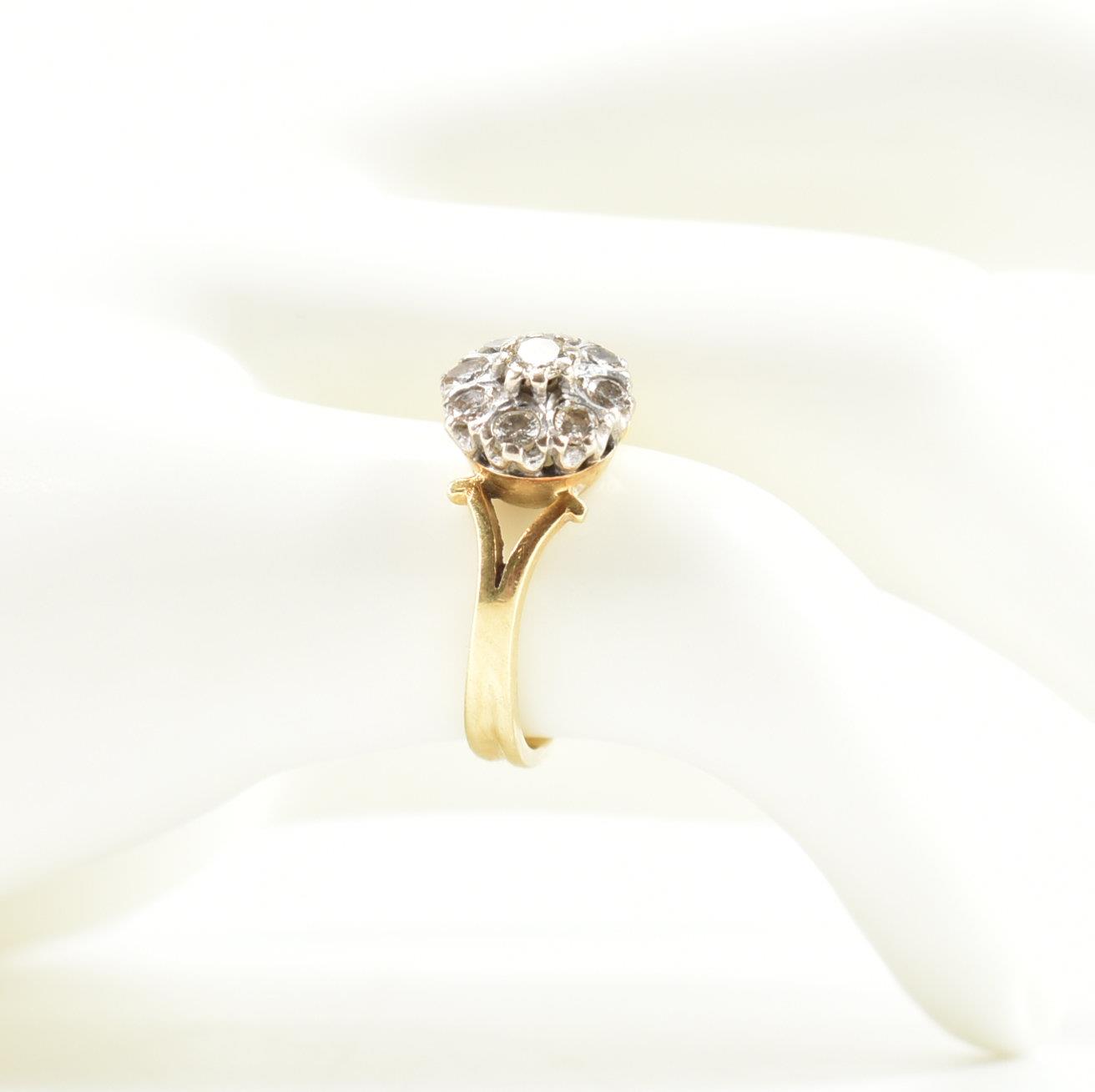 HALLMARKED 18CT GOLD & DIAMOND CLUSTER RING - Image 9 of 9
